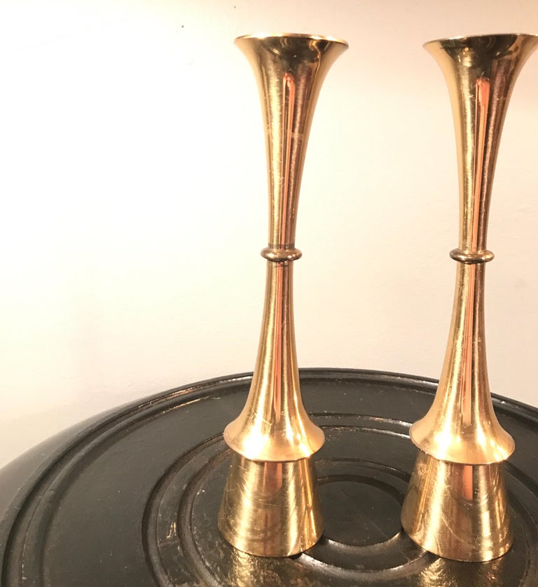 Classic midcentury Danish design in brass 
Measures: 19 cm dia 4.5 cm.
Condition may vary with age related wear and patina 