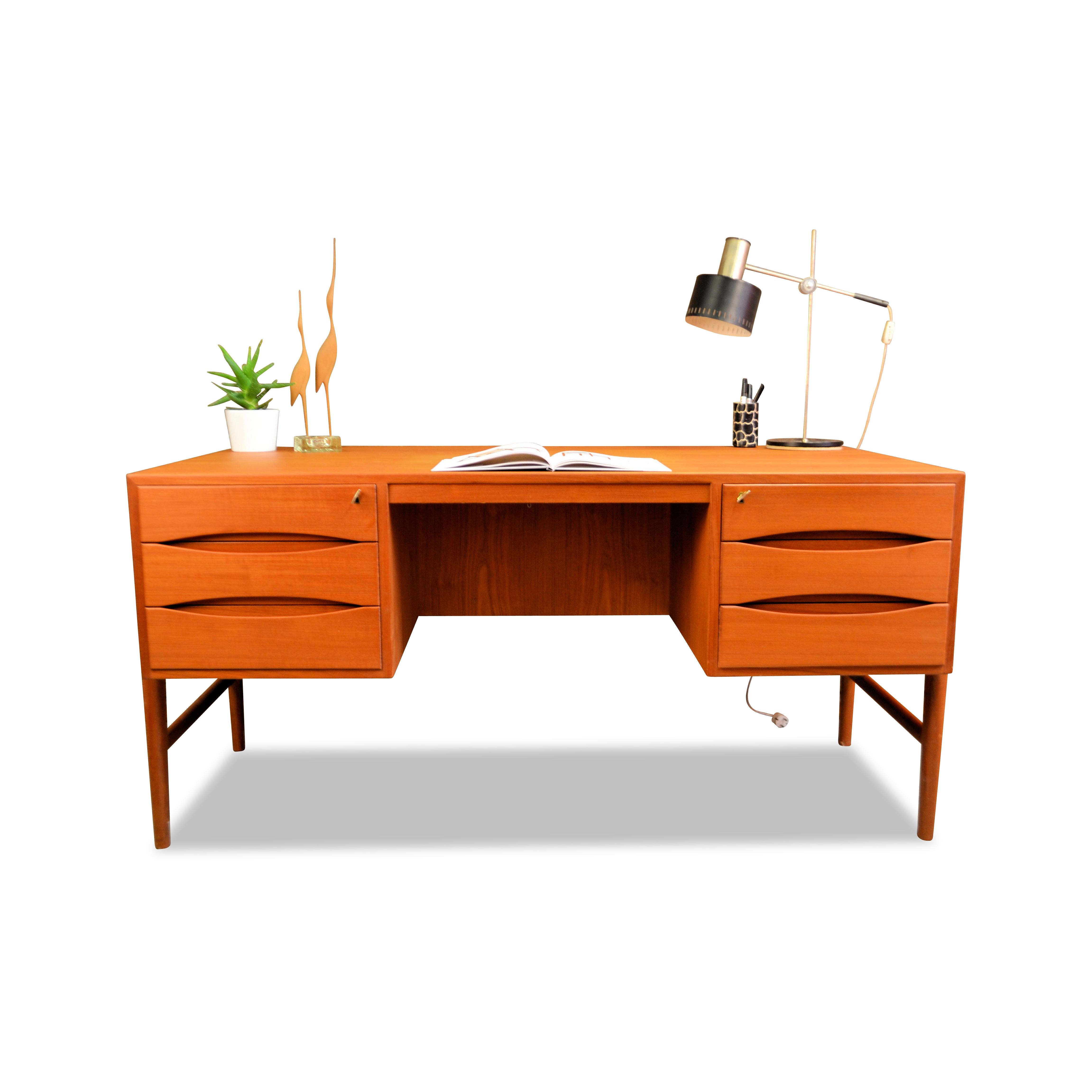 Vintage Danish design Chr. Møller teak desk For Sale 6