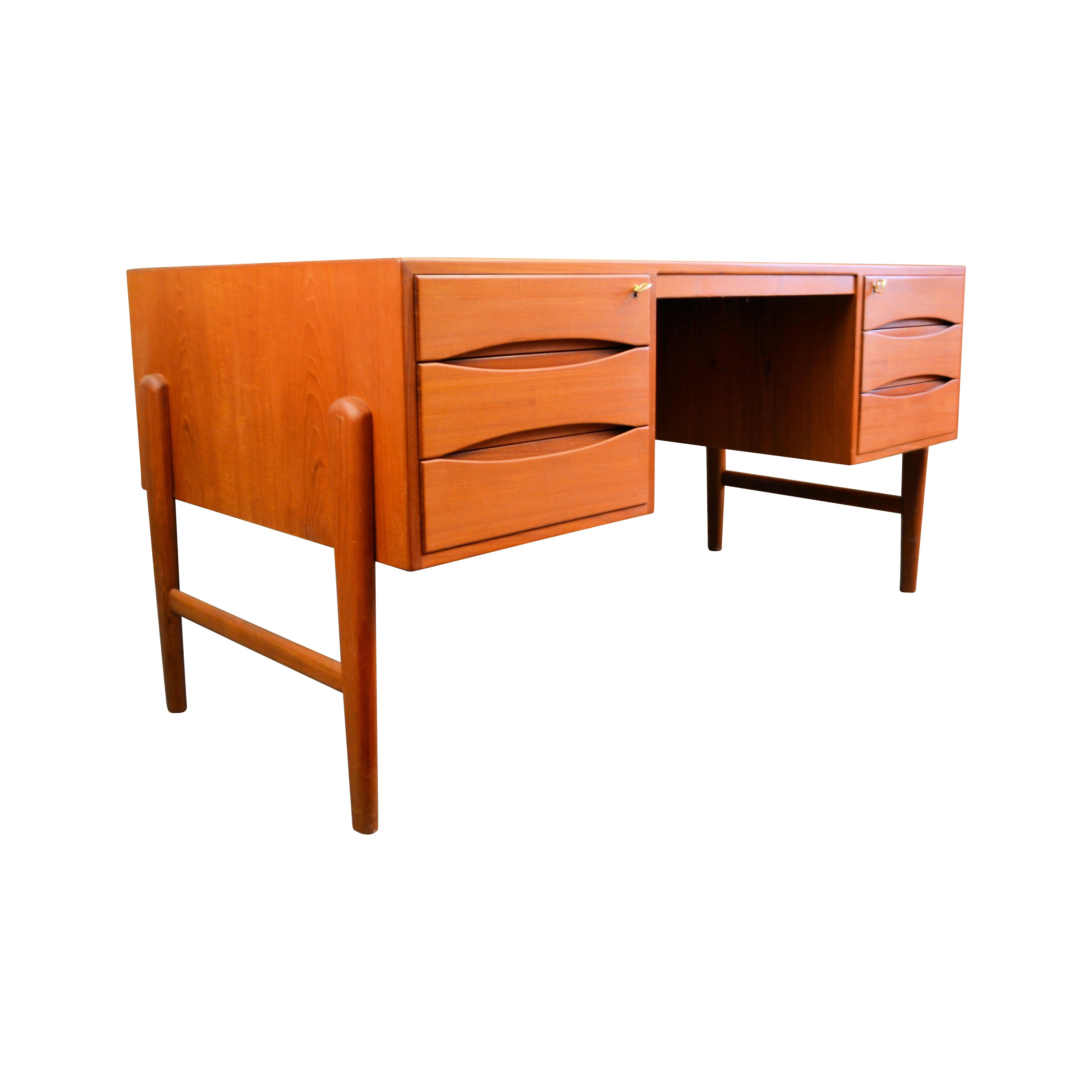 Vintage Danish design Chr. Møller teak desk In Good Condition For Sale In Panningen, NL