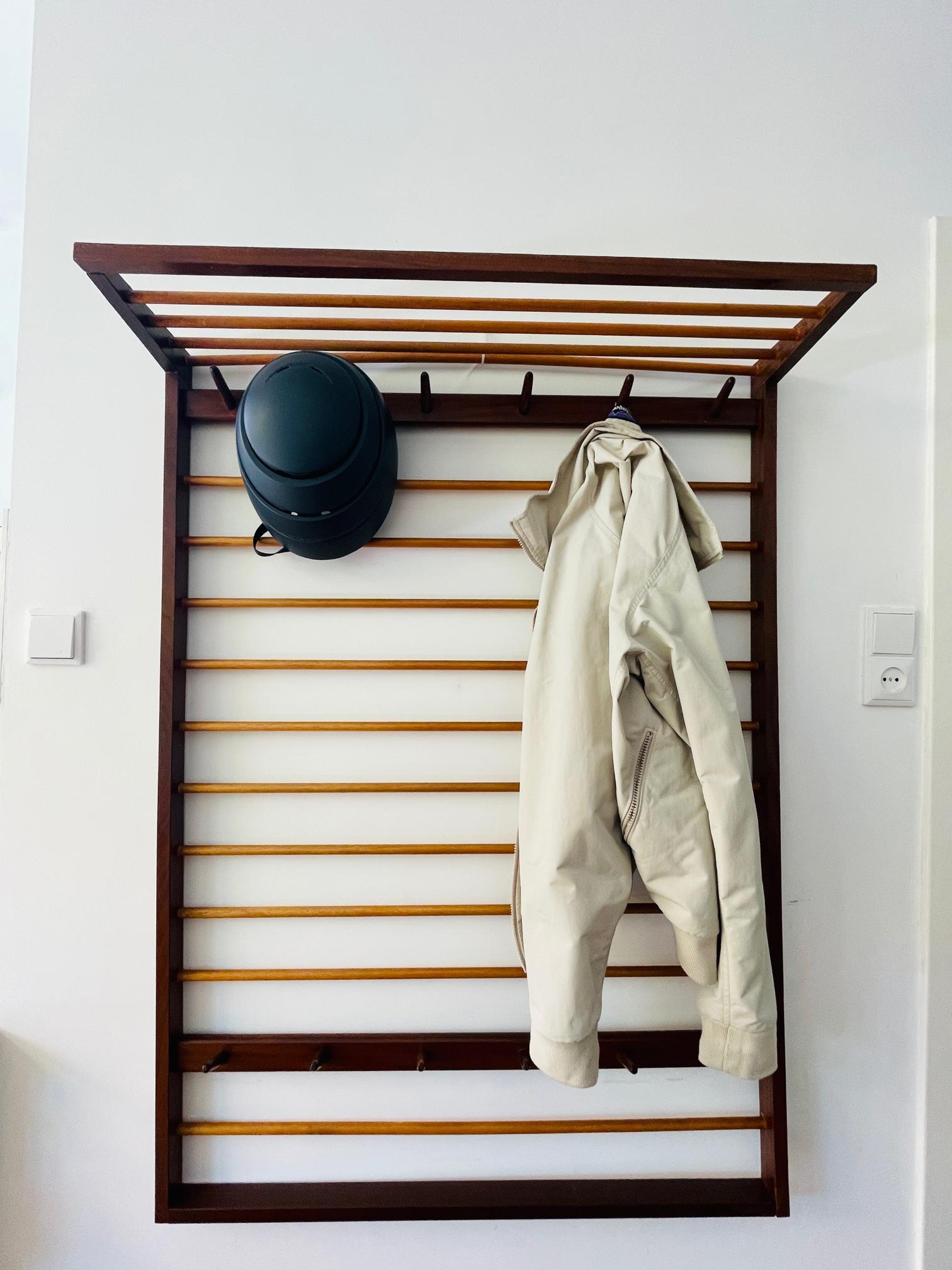 What an eyecatcher for your home, holidayhouse, restaurant, bar, pub or hotel. This teak and birch coat rack is absolutely stunning. In really good vintage condition for its 60 years it makes the room / hallway. Most probably made in Denmark in the