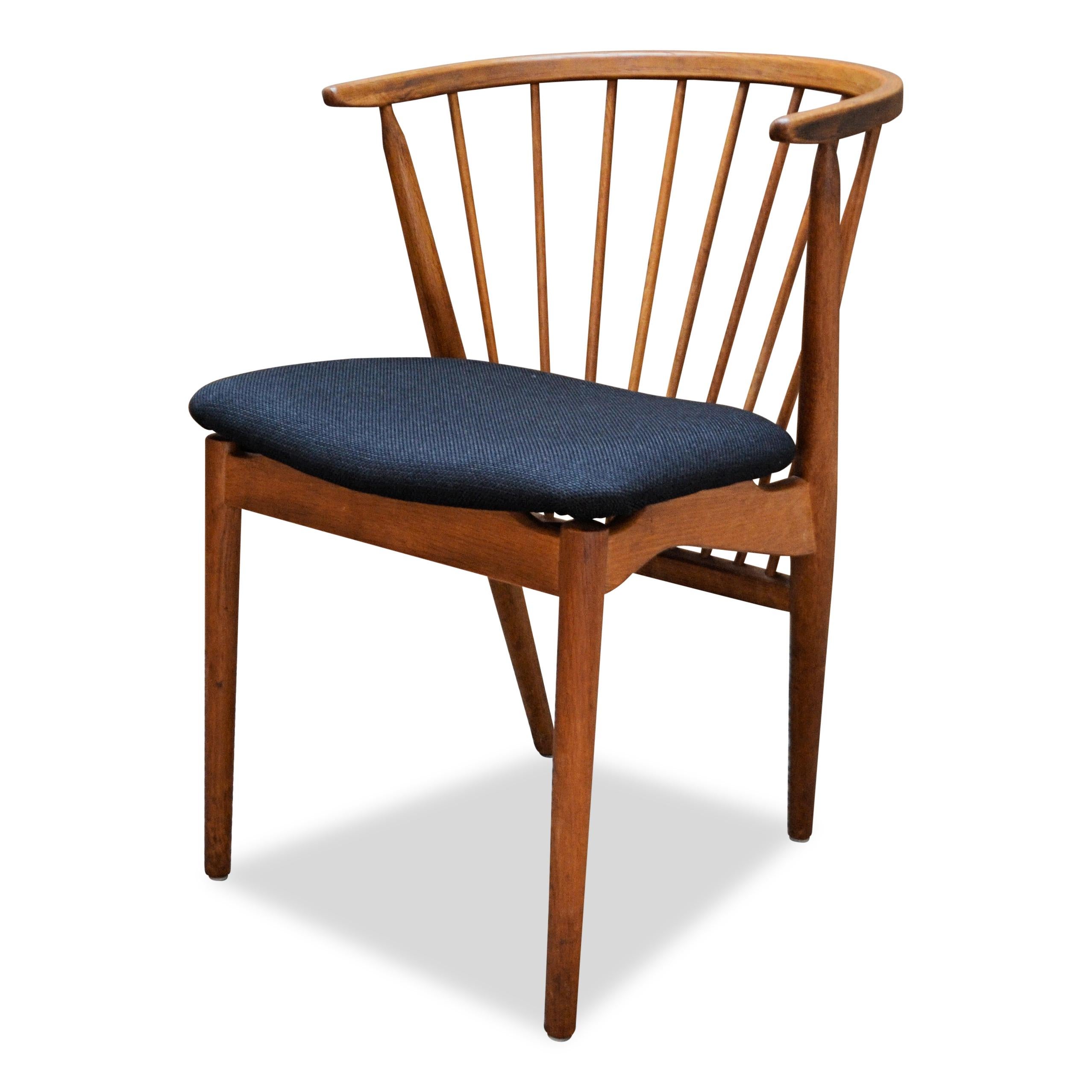Vintage Danish design Helge Sibast no.6 oak dining chairs For Sale 1