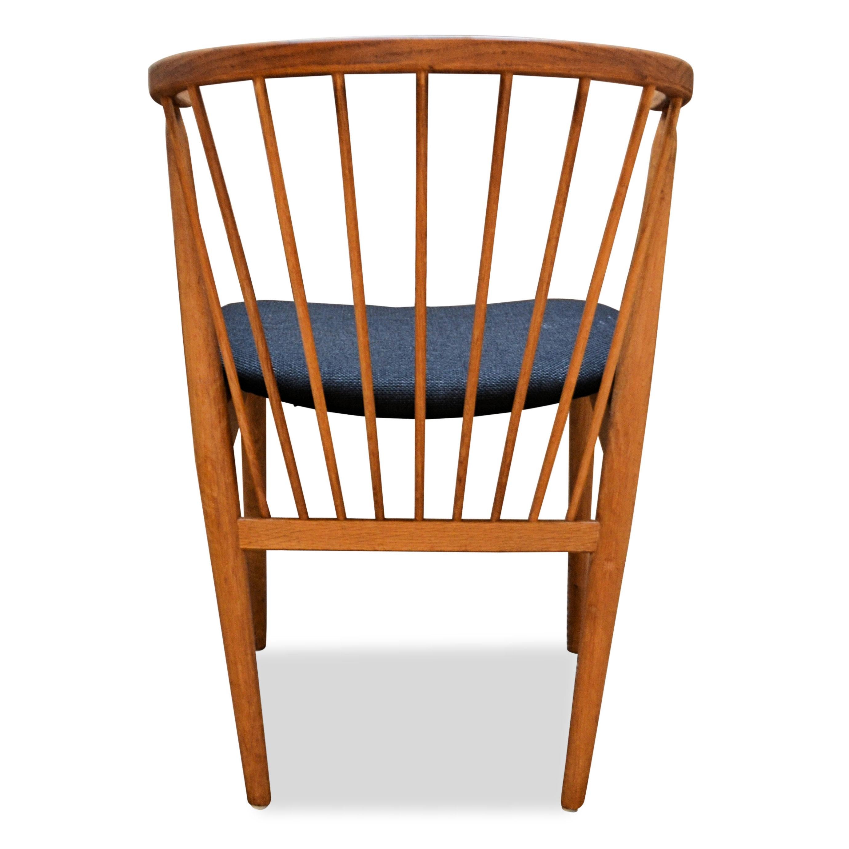 Vintage Danish design Helge Sibast no.6 oak dining chairs For Sale 2