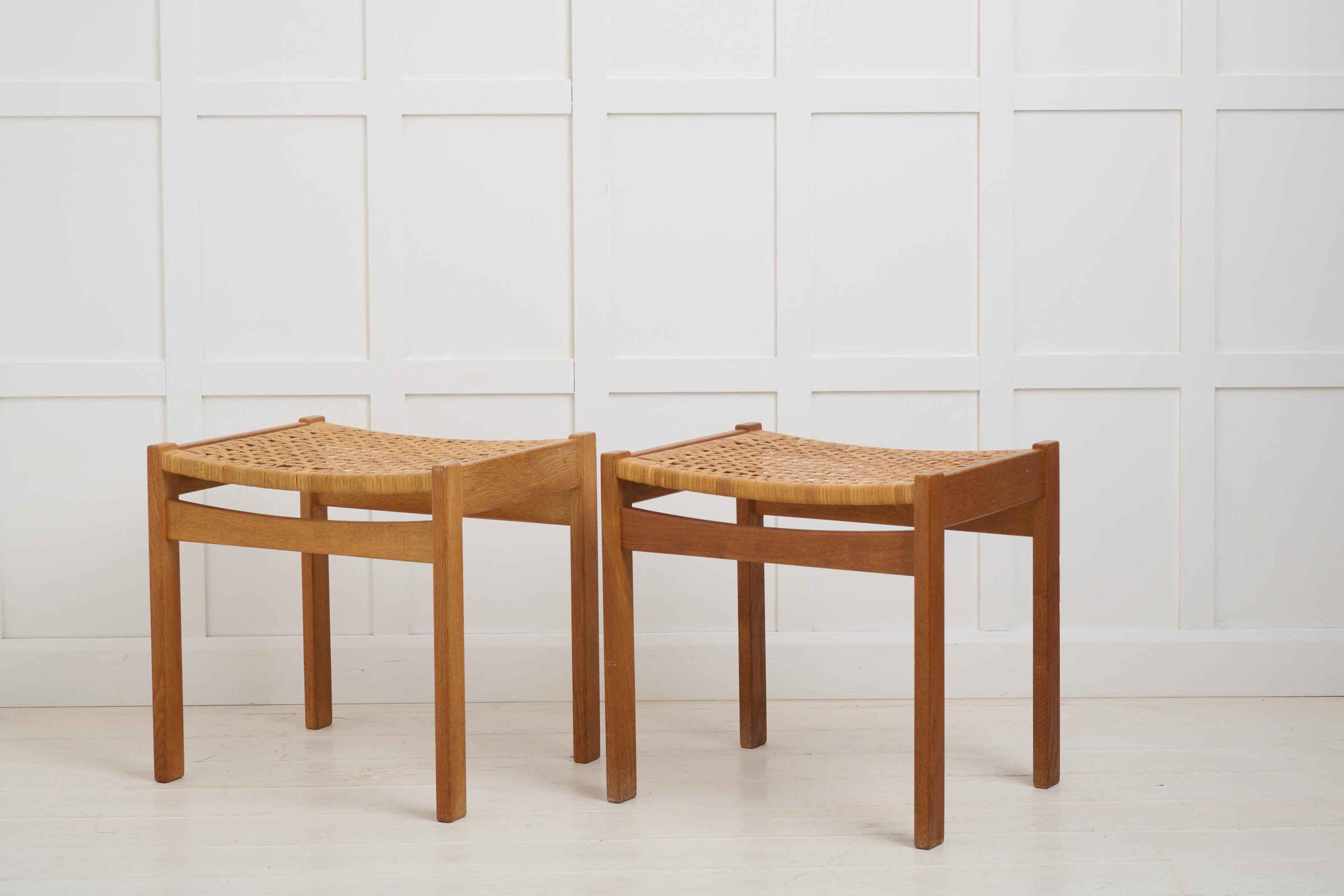Pareja de reposapiés de diseño danés vintage de roble y ratán, moderno escandinavo Escandinavo moderno en venta