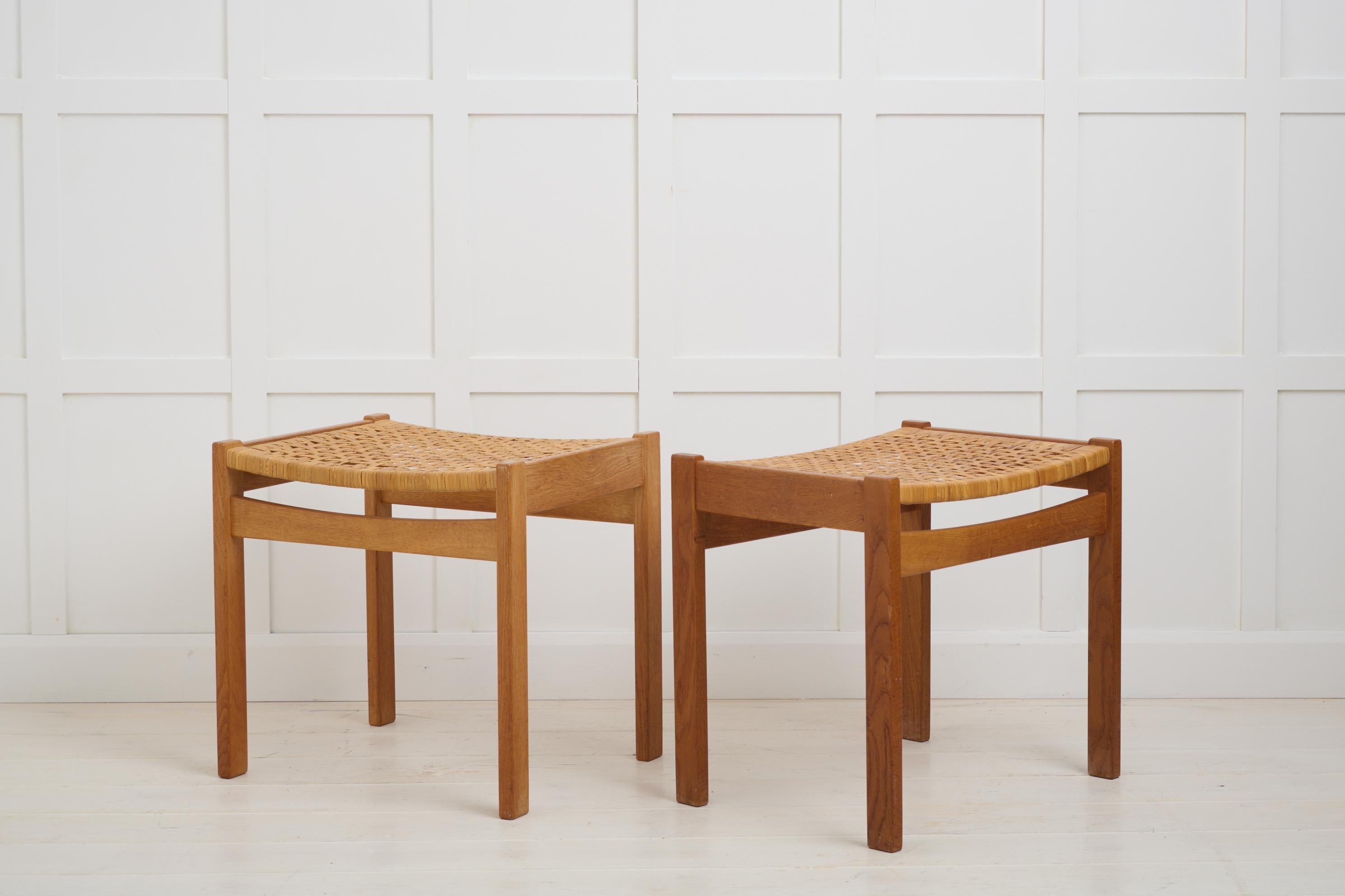 Pareja de reposapiés de diseño danés vintage de roble y ratán, moderno escandinavo Danés en venta