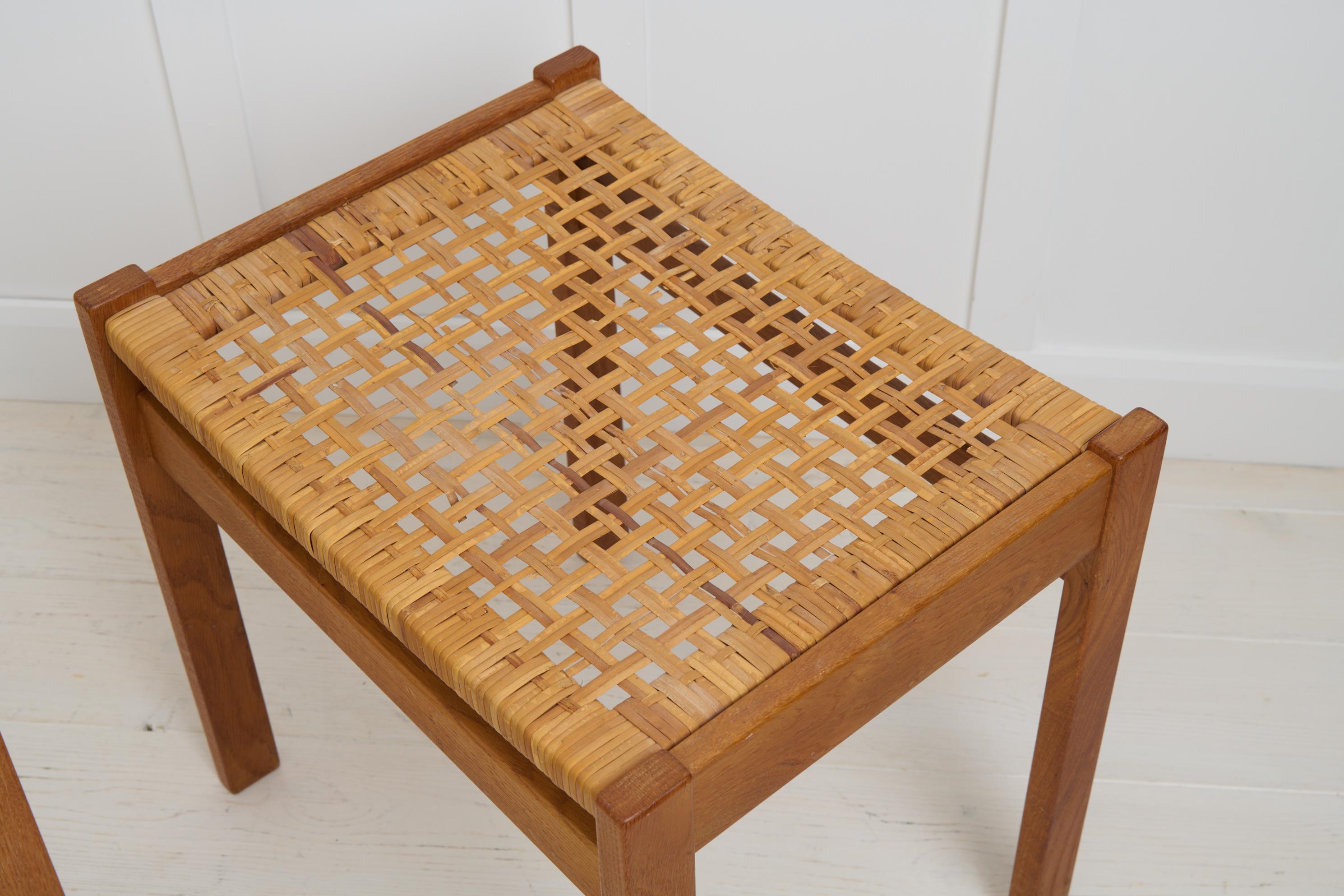 Pareja de reposapiés de diseño danés vintage de roble y ratán, moderno escandinavo Ratán en venta