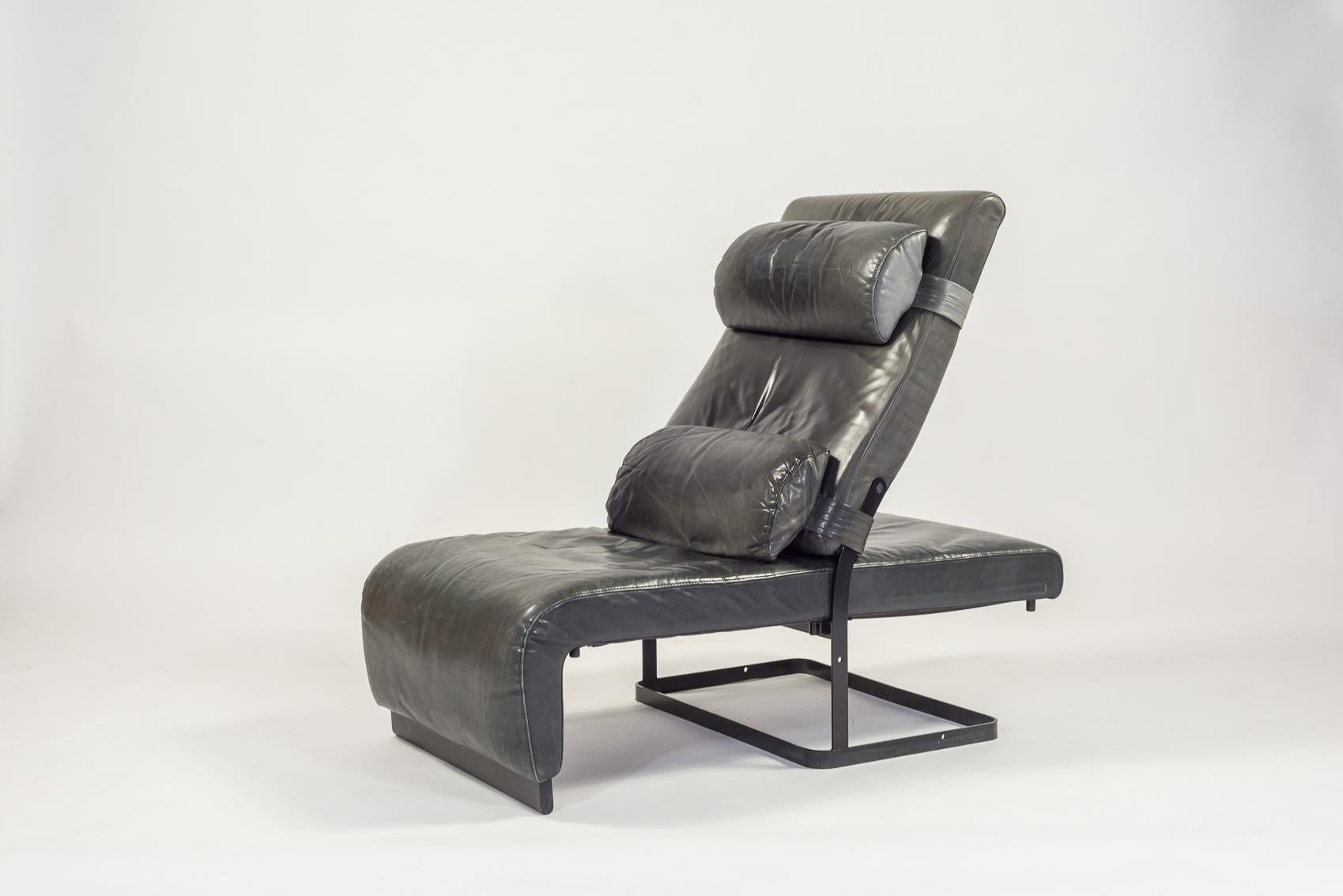 Lounge chair from 1970s in black leather. The sitting part can be adjusted/moved forwards and backwards in a few positions, from sitting to laying lounge position.
  
