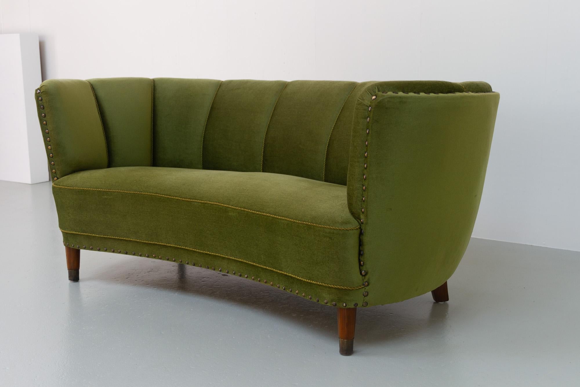 Vintage Danish Emerald Green Velvet Art Deco Banana Sofa, 1940s In Good Condition In Asaa, DK