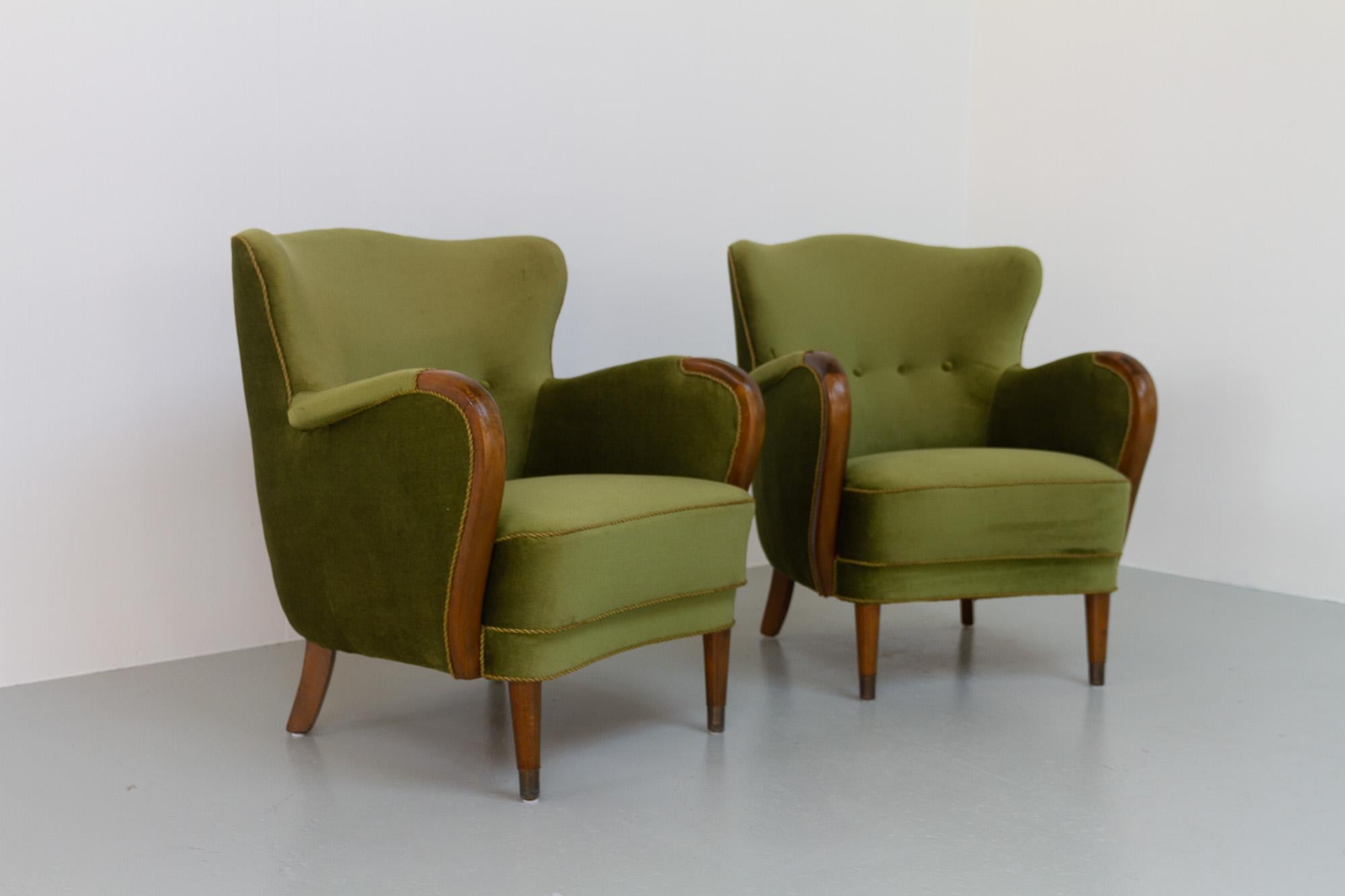 Vintage Danish Emerald Green Velvet Art Deco Lounge Chairs, 1940s, Set of 2 In Good Condition In Asaa, DK