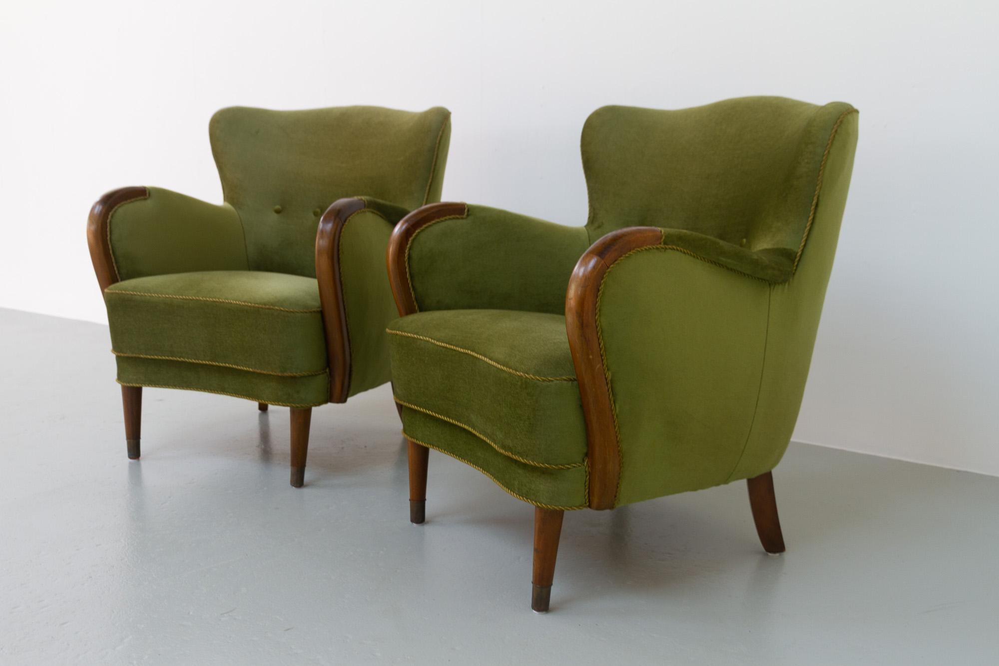 Mid-20th Century Vintage Danish Emerald Green Velvet Art Deco Lounge Chairs, 1940s, Set of 2