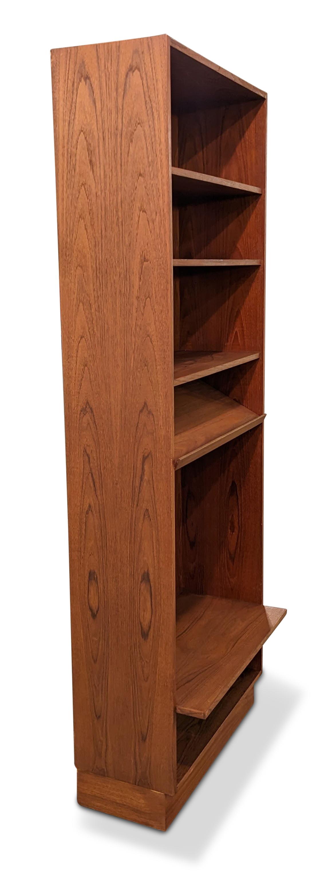 Vintage Danish Entrance / Shoe Teak Storage, 112265 In Good Condition In Jersey City, NJ