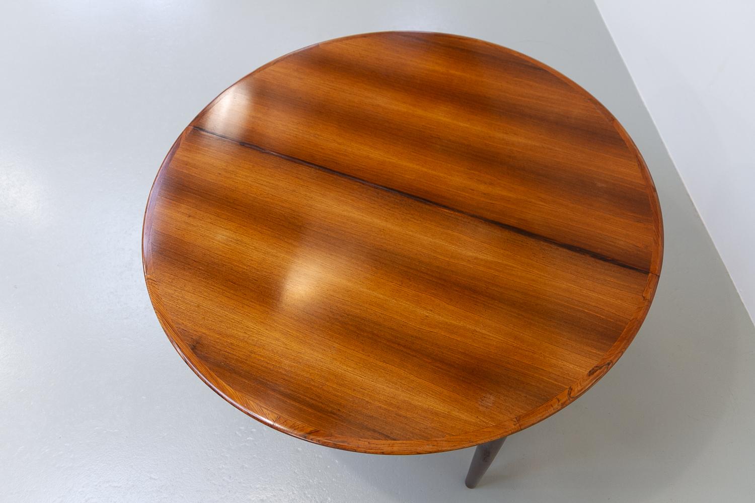 Vintage Danish Extendable Rosewood Dining Table by Skovby, 1960s.  In Good Condition For Sale In Asaa, DK