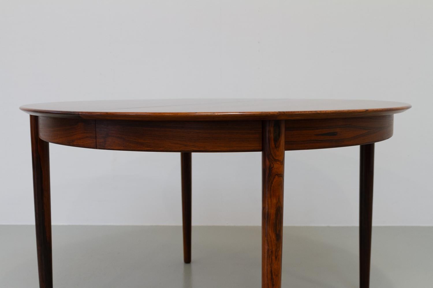 Mid-20th Century Vintage Danish Extendable Rosewood Dining Table by Skovby, 1960s.  For Sale