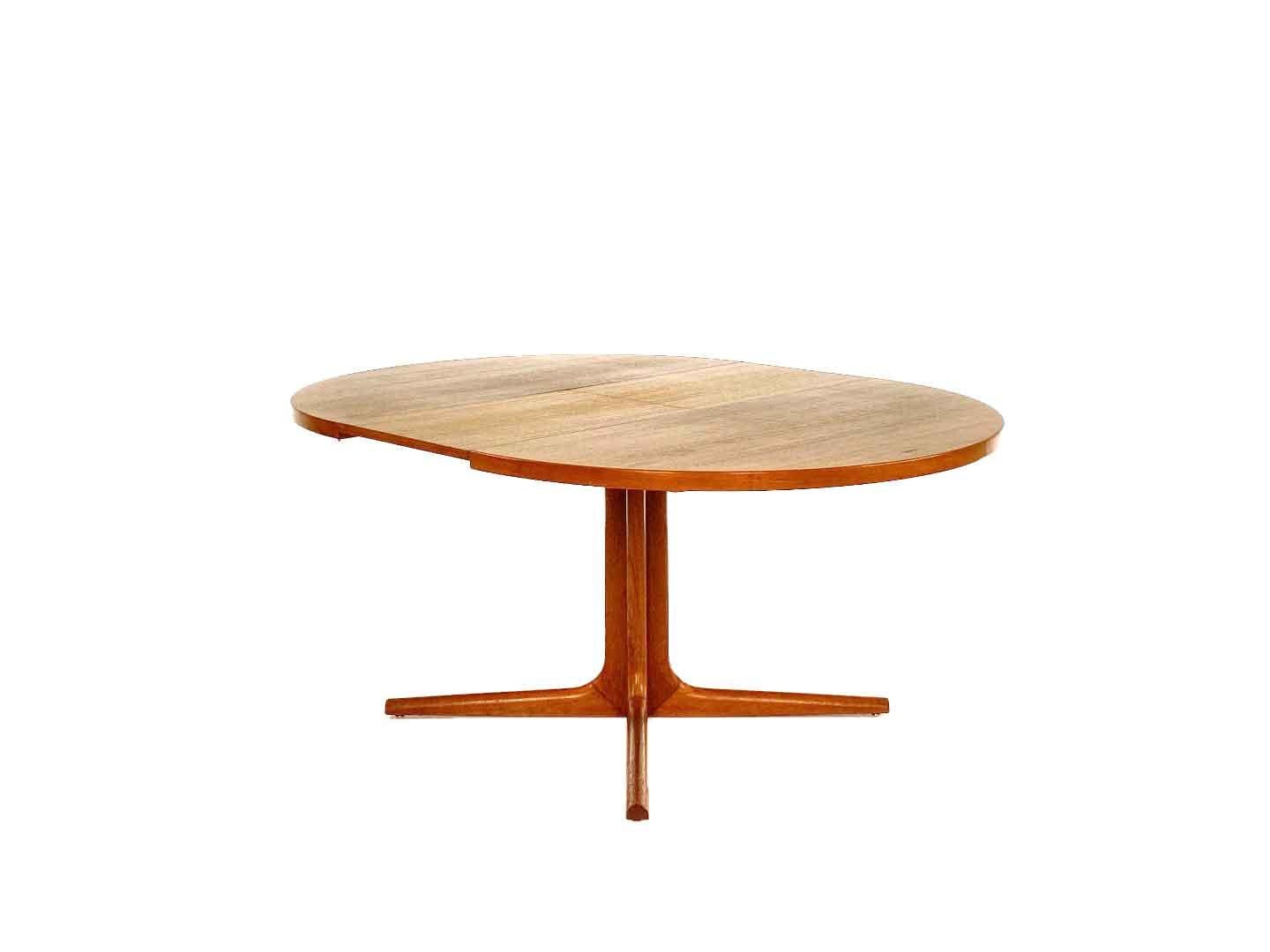Vintage Danish Extendable Round Dining Table by Gudme Møbelfabrik, 1960s In Good Condition In BAARLO, LI