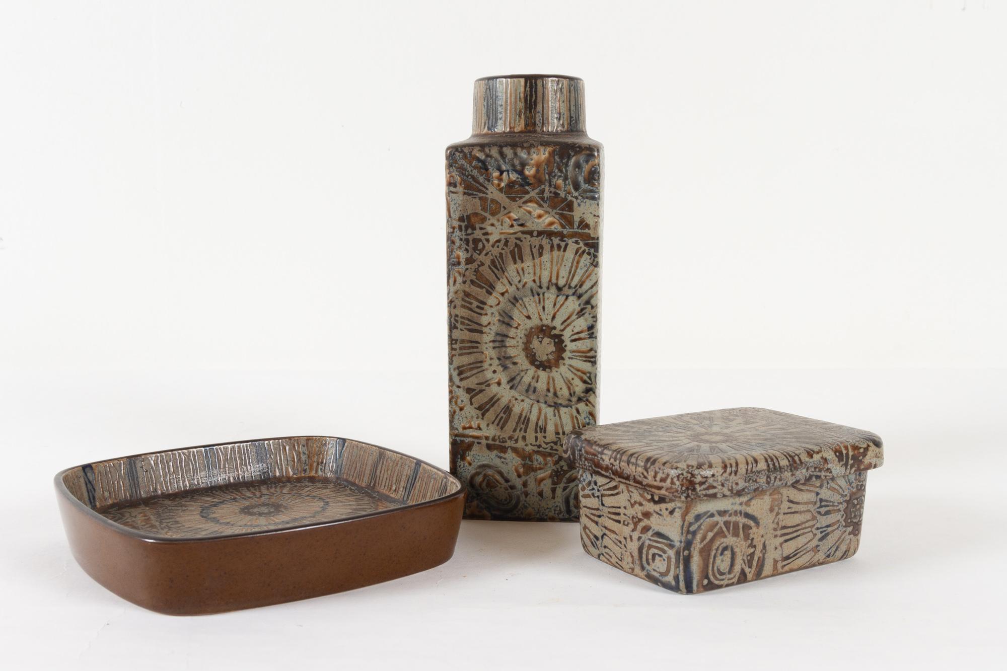 Dänische Fayance Baca-Vase und -Schalen von Nils Thorsson, 1970er Jahre (Skandinavische Moderne) im Angebot