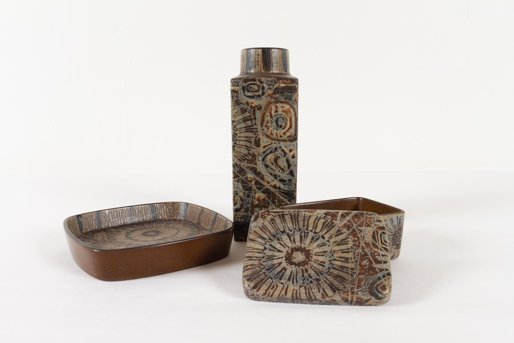 Dänische Fayance Baca-Vase und -Schalen von Nils Thorsson, 1970er Jahre (Ende des 20. Jahrhunderts) im Angebot