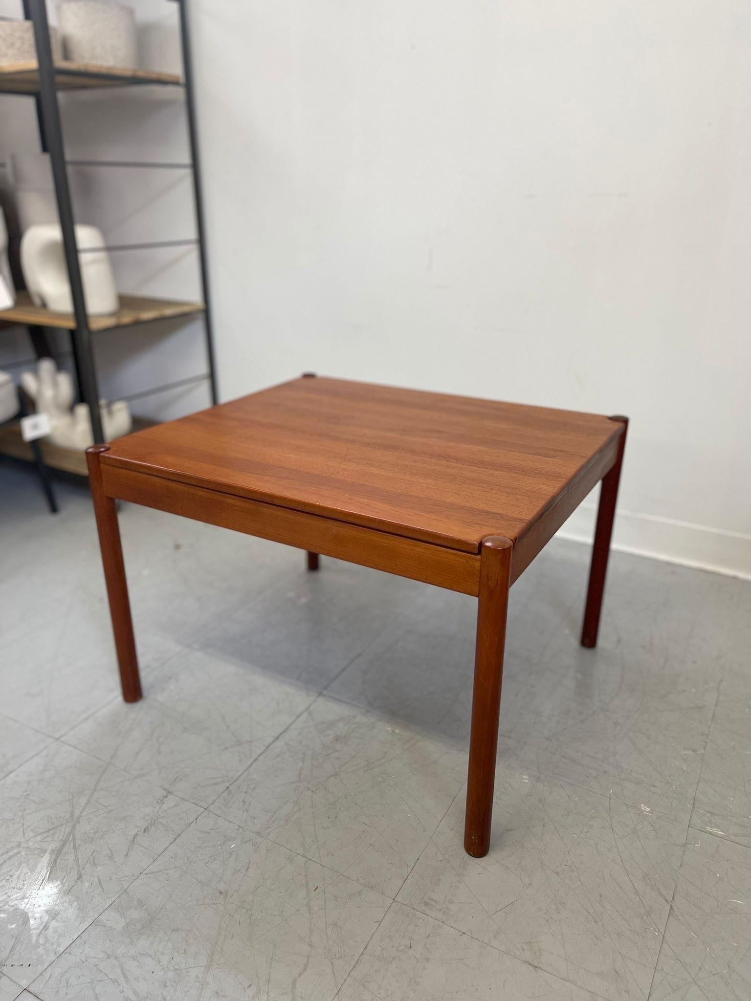 Mid-Century Modern Vintage Danish Flip Top Coffee Table With Circle Accents. For Sale