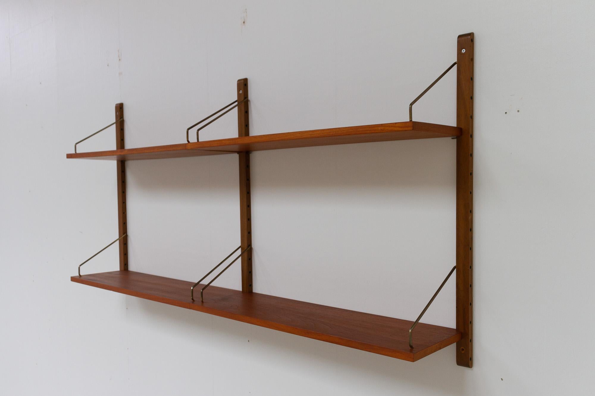 Vintage Danish Floating Teak Shelves by Poul Cadovius for Cado Royal, 1960s.
Small wall unit with four shelves, three uprights and brass fittings.
Designed and manufactured by Poul Cadovius System Royal, Cado.
Stamped Made in Denmark on the back.