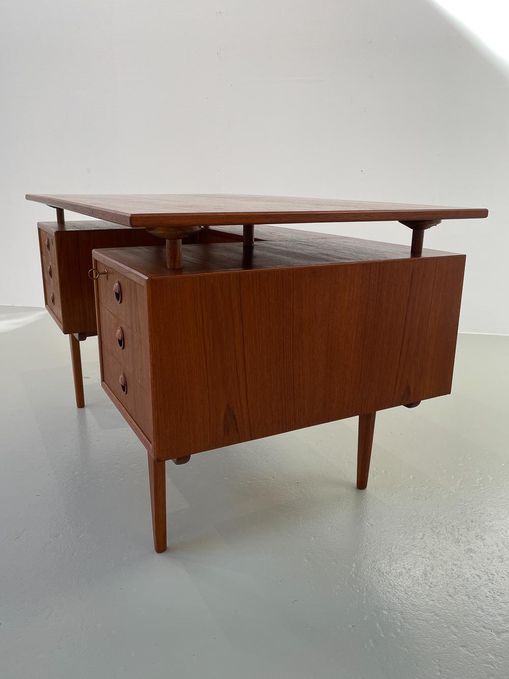 Vintage Danish Freestanding Teak Desk with Floating Top, 1950s. For Sale 3
