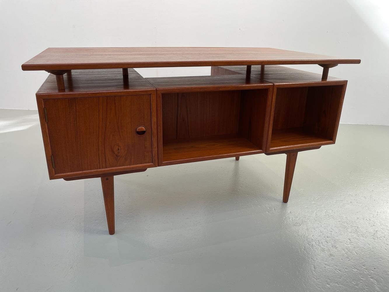 Vintage Danish Freestanding Teak Desk with Floating Top, 1950s. For Sale 4