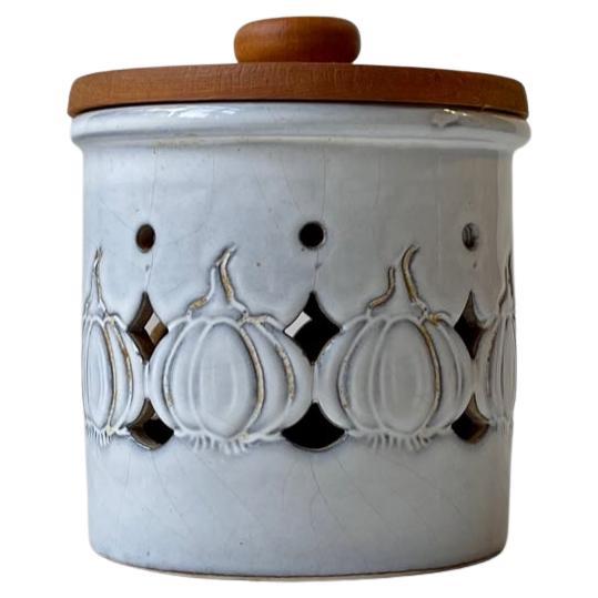 Barattolo danese vintage per aglio in ceramica smaltata bianca e ciliegia