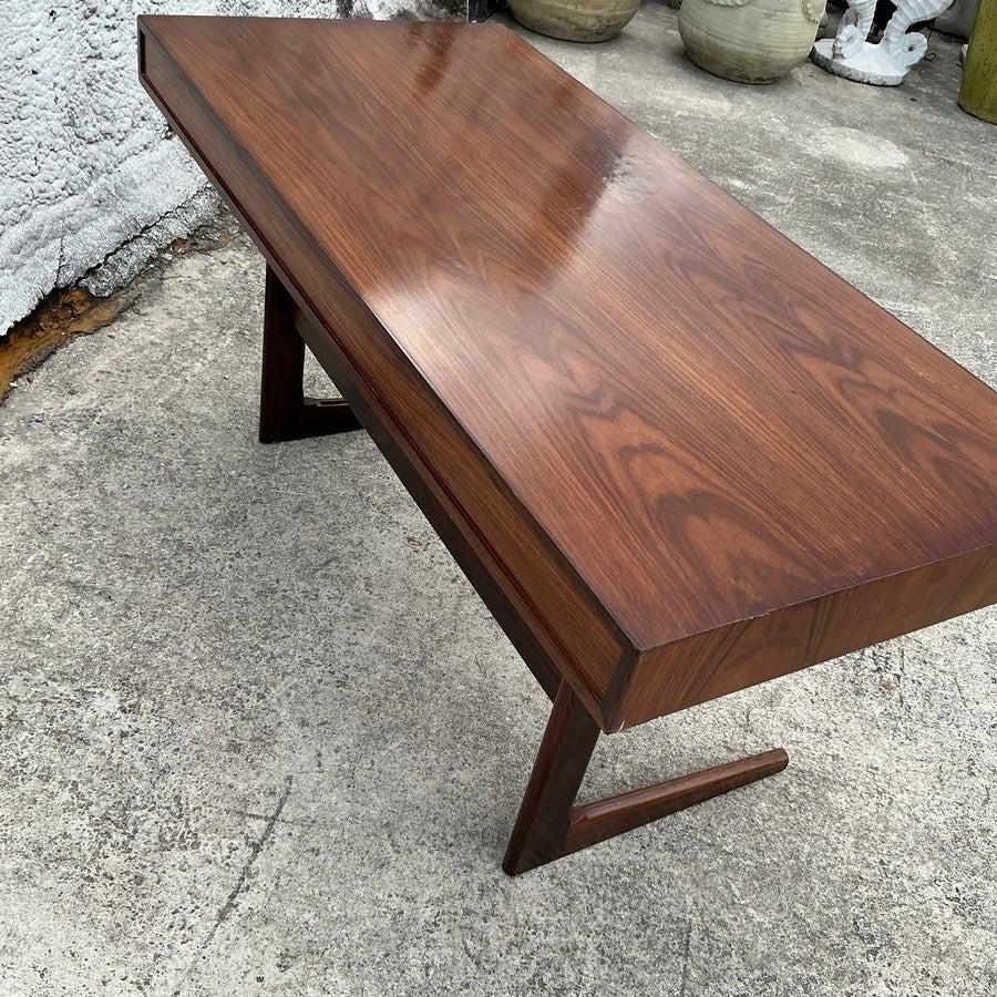 Exceptional vintage MCM Danish desk by Georg Petersens, crafted from rich rosewood with a striking cantilevered design. A perfect blend of form and function, this sleek piece showcases timeless Scandinavian craftsmanship with clean lines and premium
