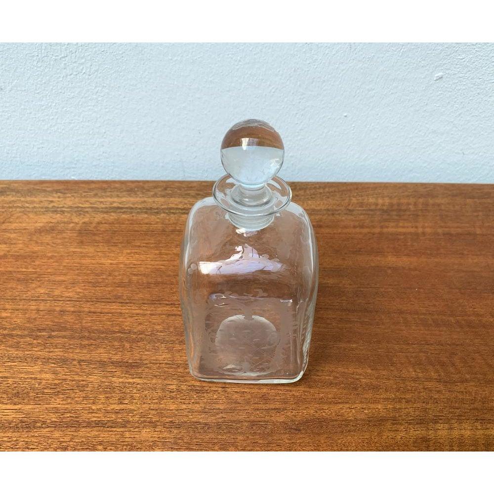 Danois Bouteille de verre danoise vintage avec gravure en vente