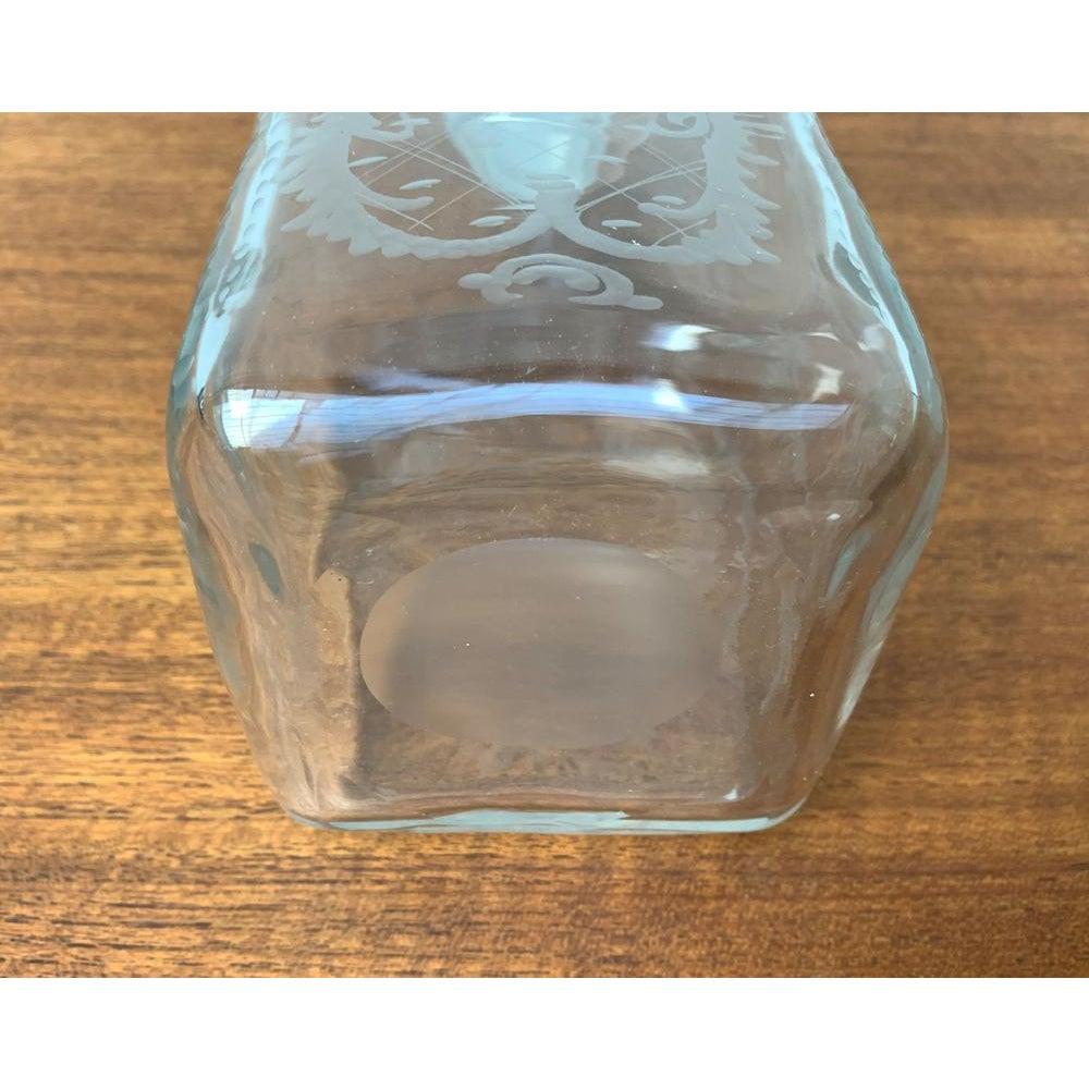 Bouteille de verre danoise vintage avec gravure en vente 1