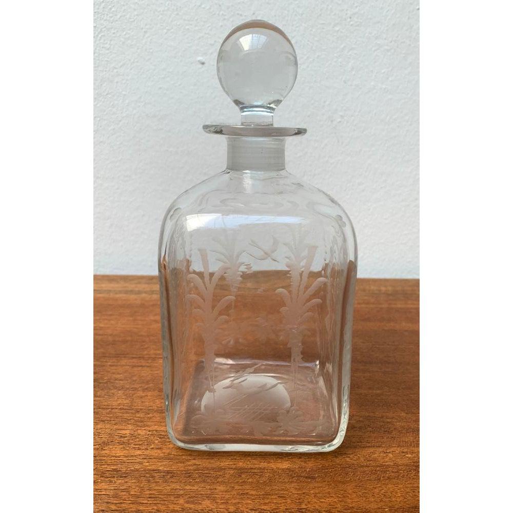 Bouteille de verre danoise vintage avec gravure en vente 2