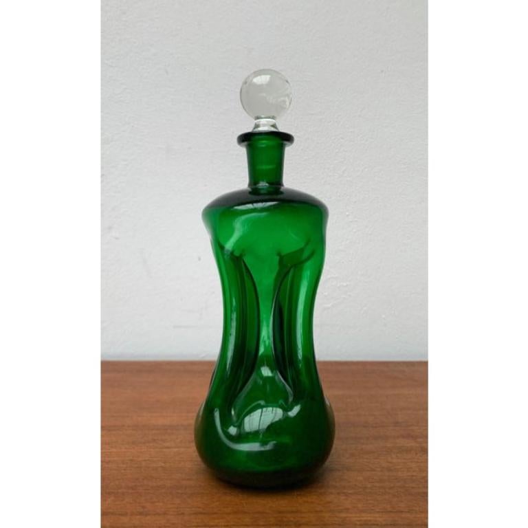 XX secolo Bottiglia Kluk Kluk danese d'epoca in vetro verde di Holmegaard, anni '70 in vendita