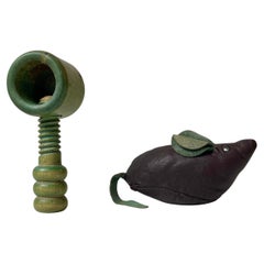 Cascanueces danés vintage verde y rata de cuero de guarda, años 70