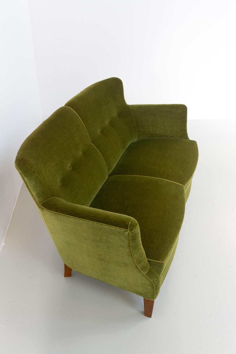 Vintage Danish Green Velvet Sofa, 1940s. 9