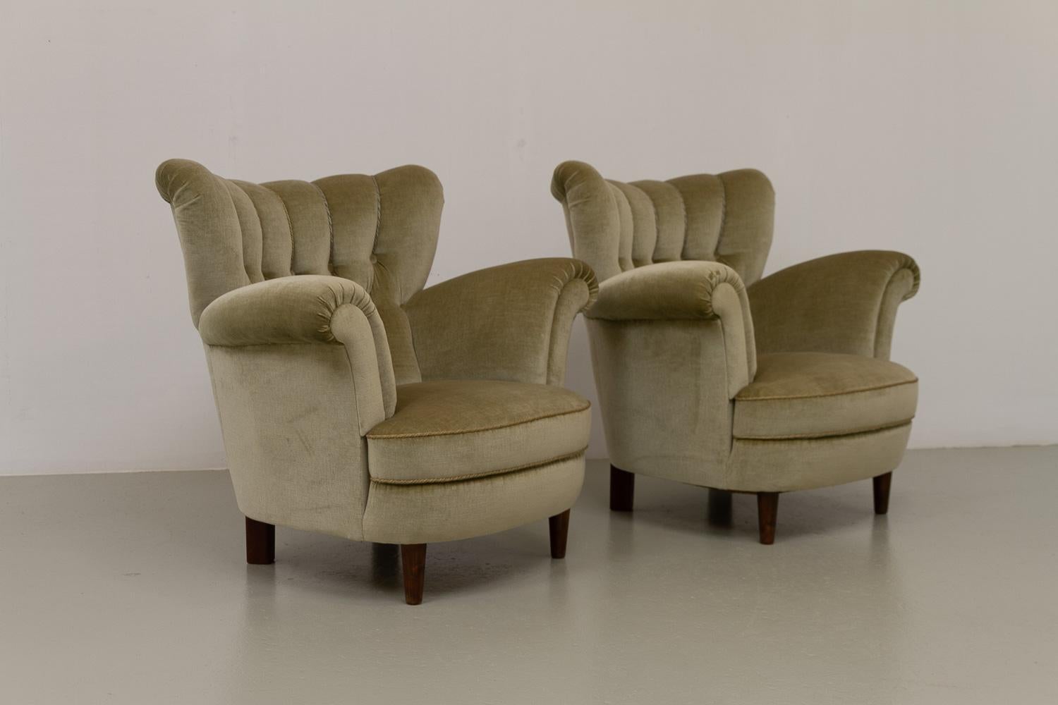 Vintage Danish Green Velvet Wingback Lounge Chairs, 1940s. Set of 2. In Good Condition In Asaa, DK