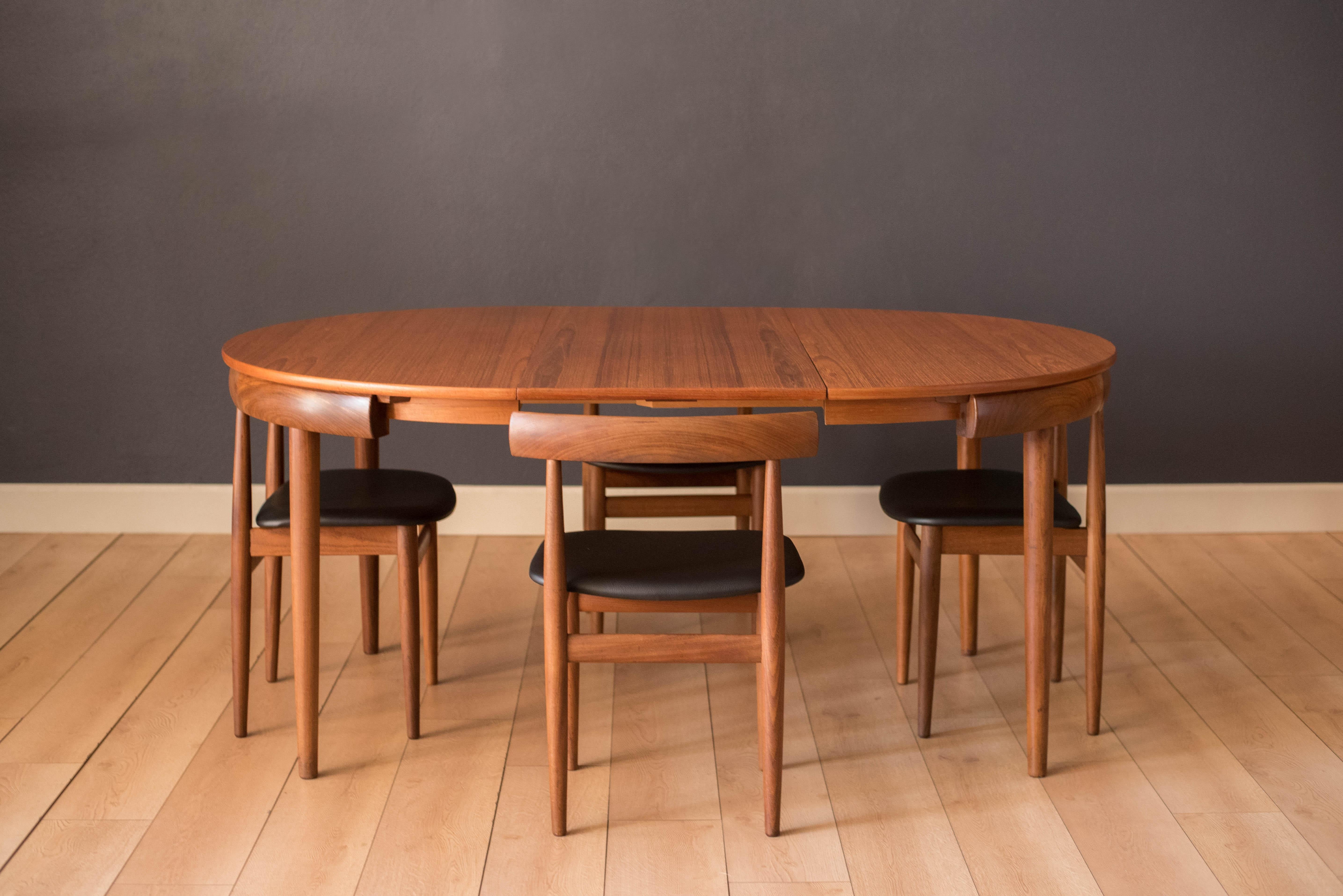 Scandinave moderne Vintage Danish Hans Olsen Teak Round Dining Table and Chair Set
