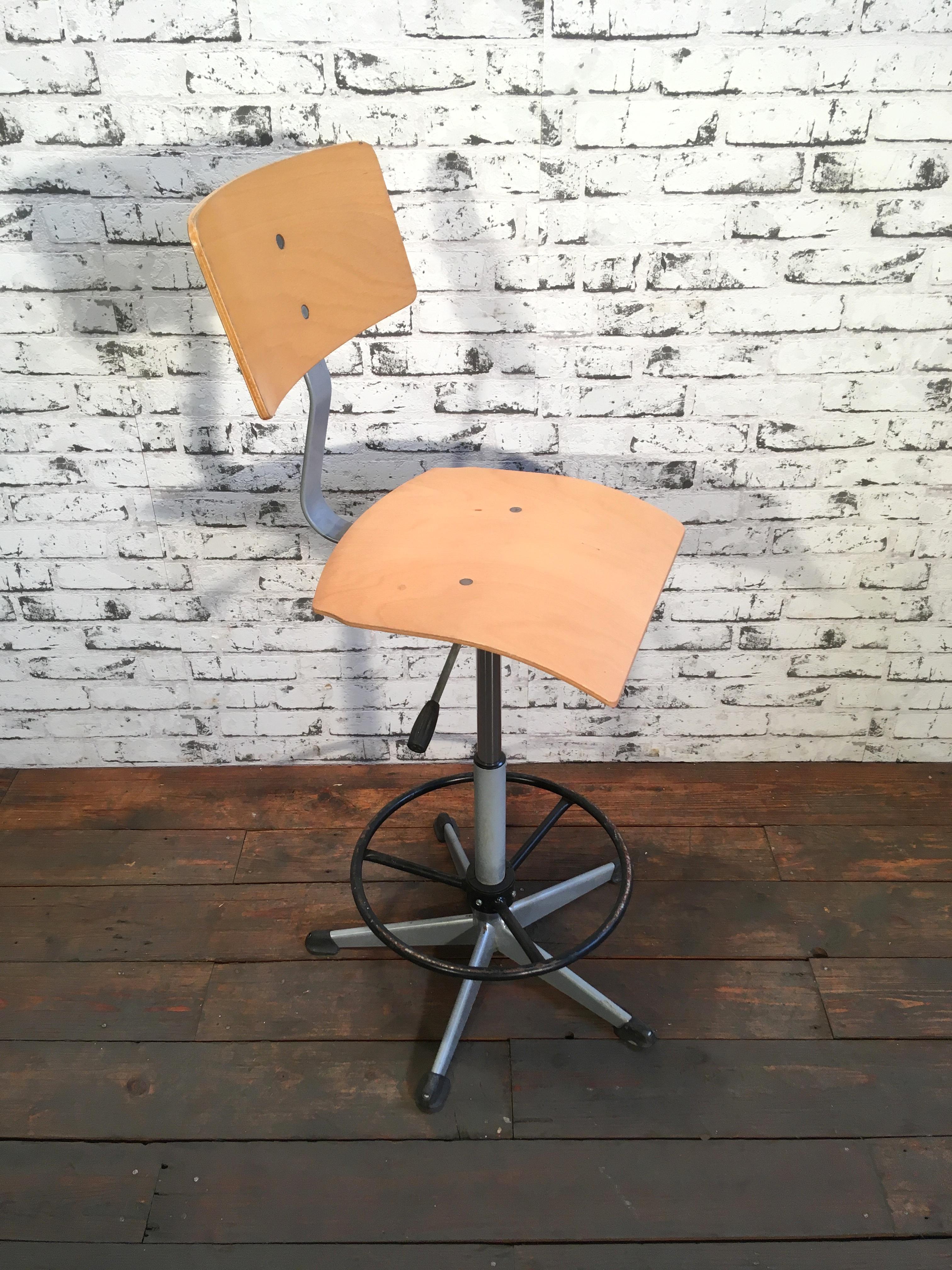 Vintage Danish Height Adjustable School Chair, 1970s In Good Condition In Kojetice, CZ