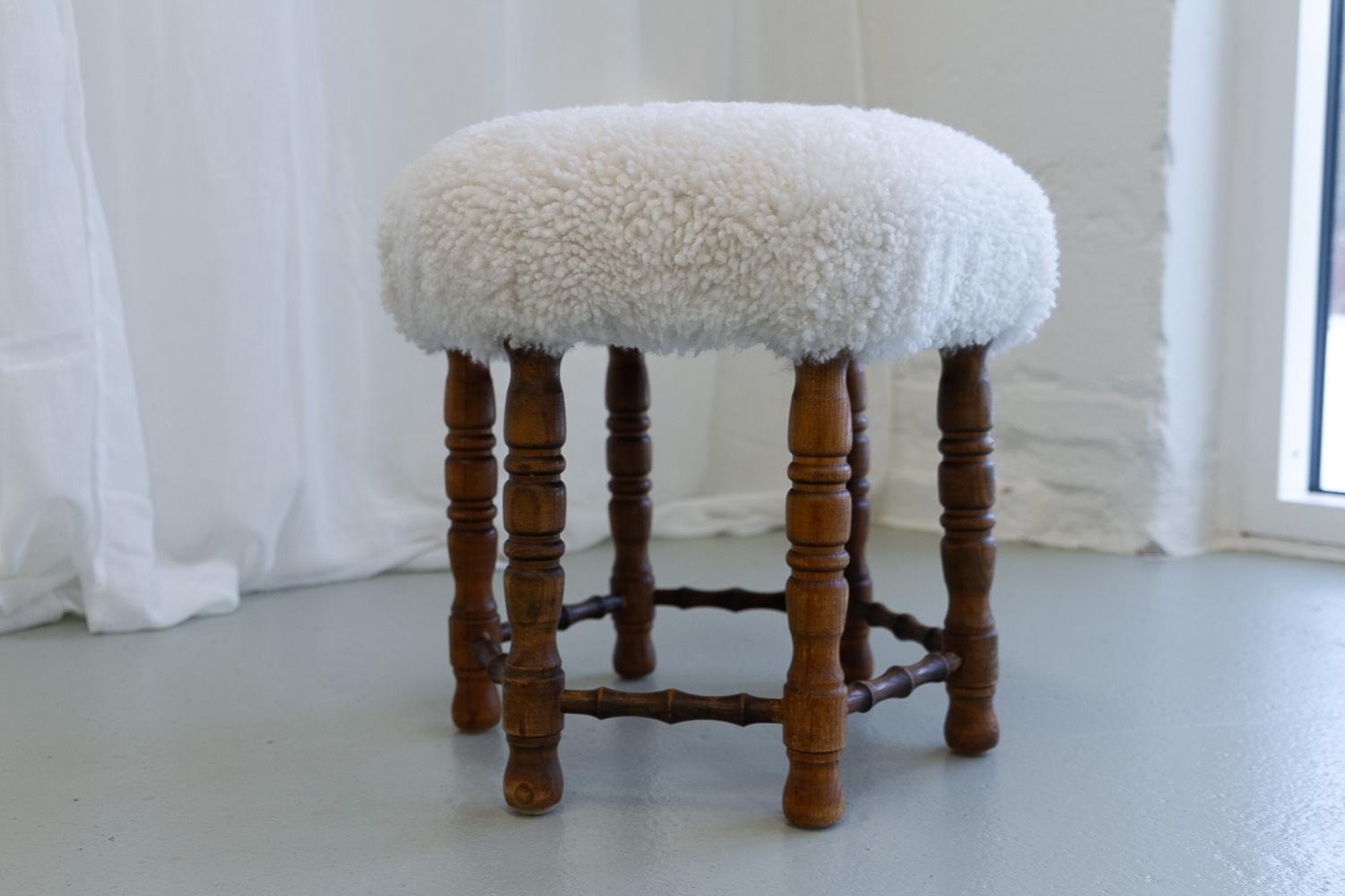 Vintage Danish Hexagonal Oak Stool with Lambswool, 1930s.

Adorably small footstool with turned legs i stained solid oak. New white lambs wool upholstery on the hexagonal seat. Made in Denmark by Danish carpenter in the 1930.

Suitable both as stool