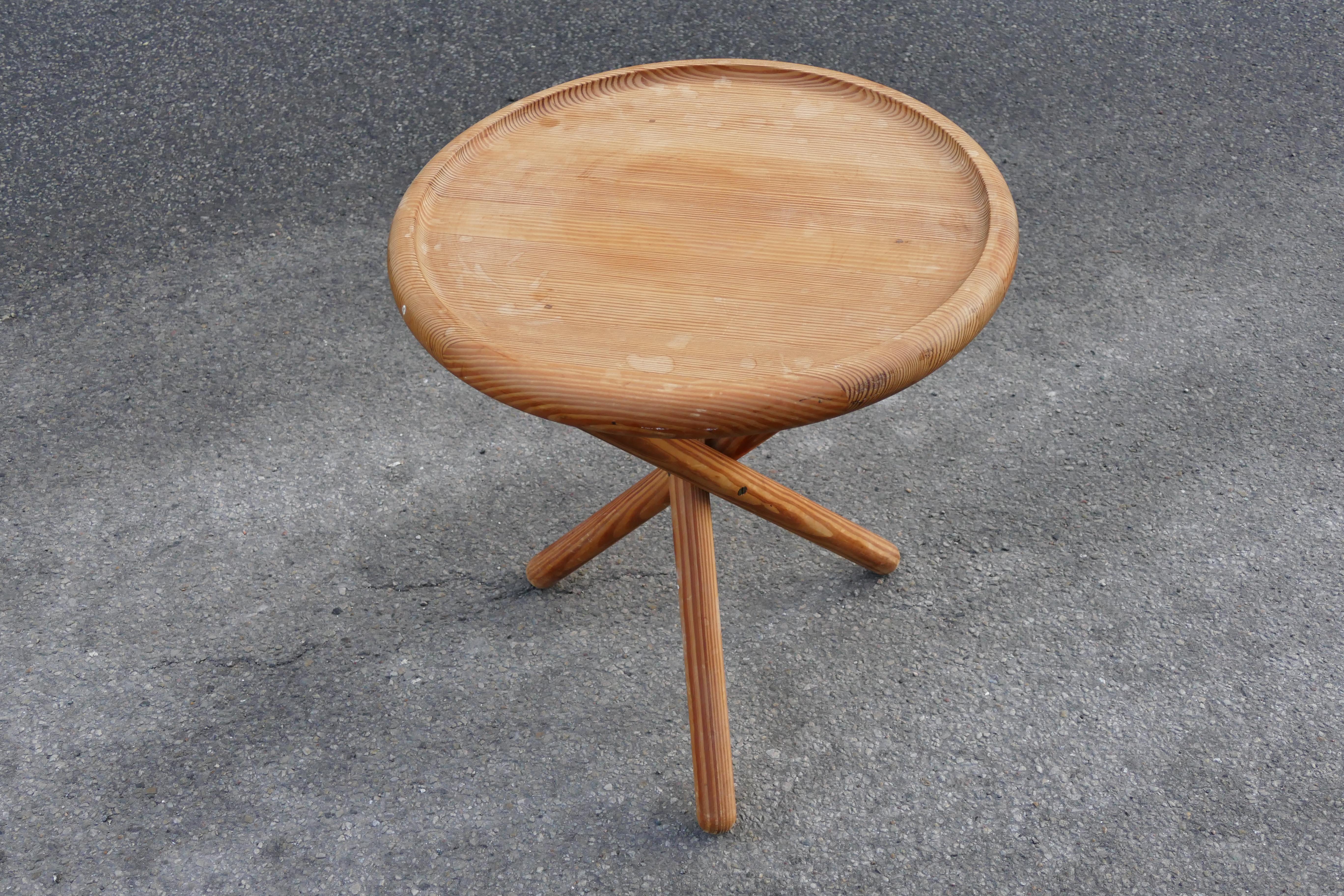 Foldable 'Hunting table' in pine. Beautiful lines and craftmanship in best scandinavian midcentury style.