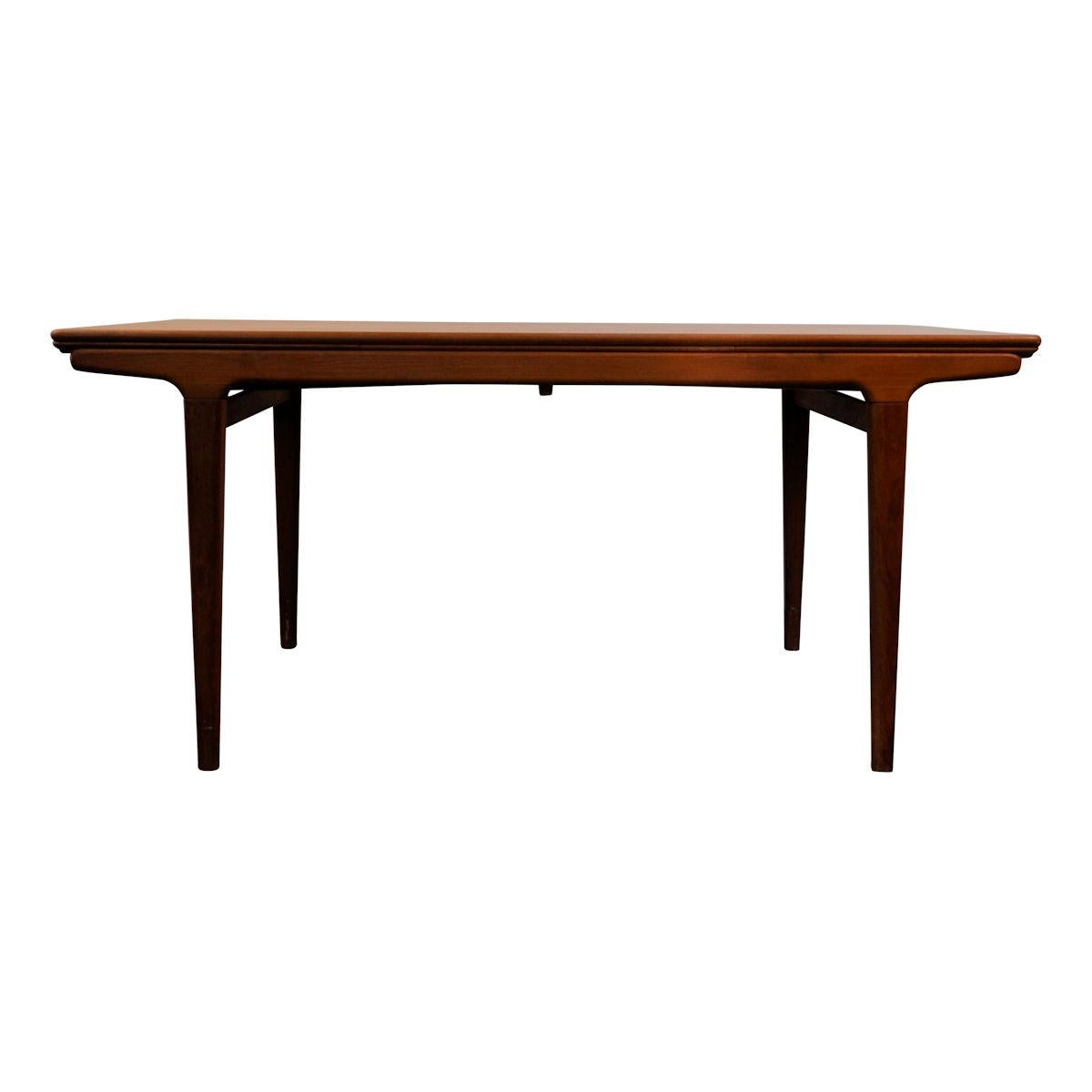 Gorgeous Danish modern teak dining table designed by Johannes Andersen for Uldum Møbelfabrik. Featuring a clean, timeless design and beautiful teak wood. You’ll easily host up to 10 (!) dinner guests with the pull out extension pieces which add up
