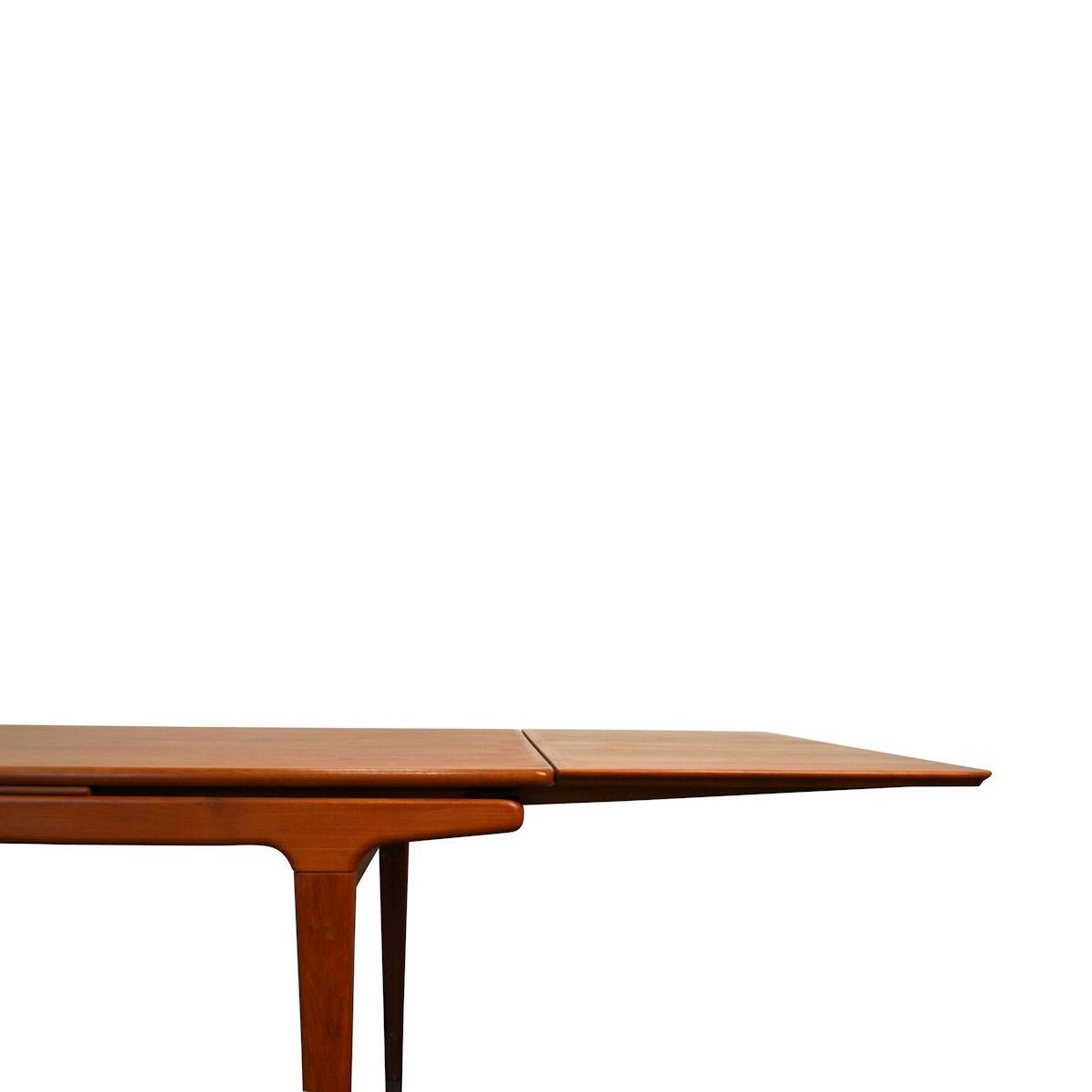 Vintage Danish Johannes Andersen Teak Extendable Dining Table For Sale 2