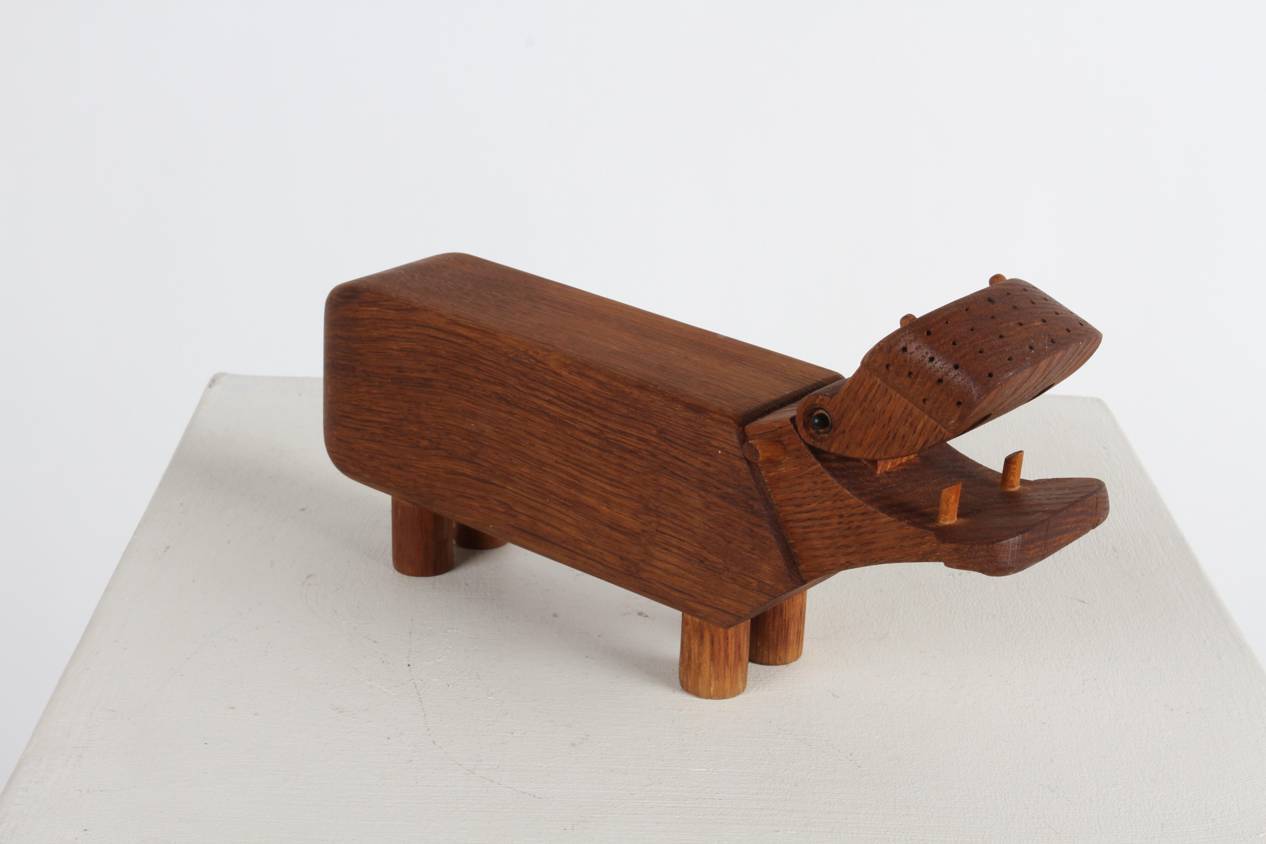 Dänischer Kay Bojesen Hippo-Figuren-Schreibtisch-Bleistifthalter aus Holz, 1950er Jahre  (Moderne der Mitte des Jahrhunderts) im Angebot