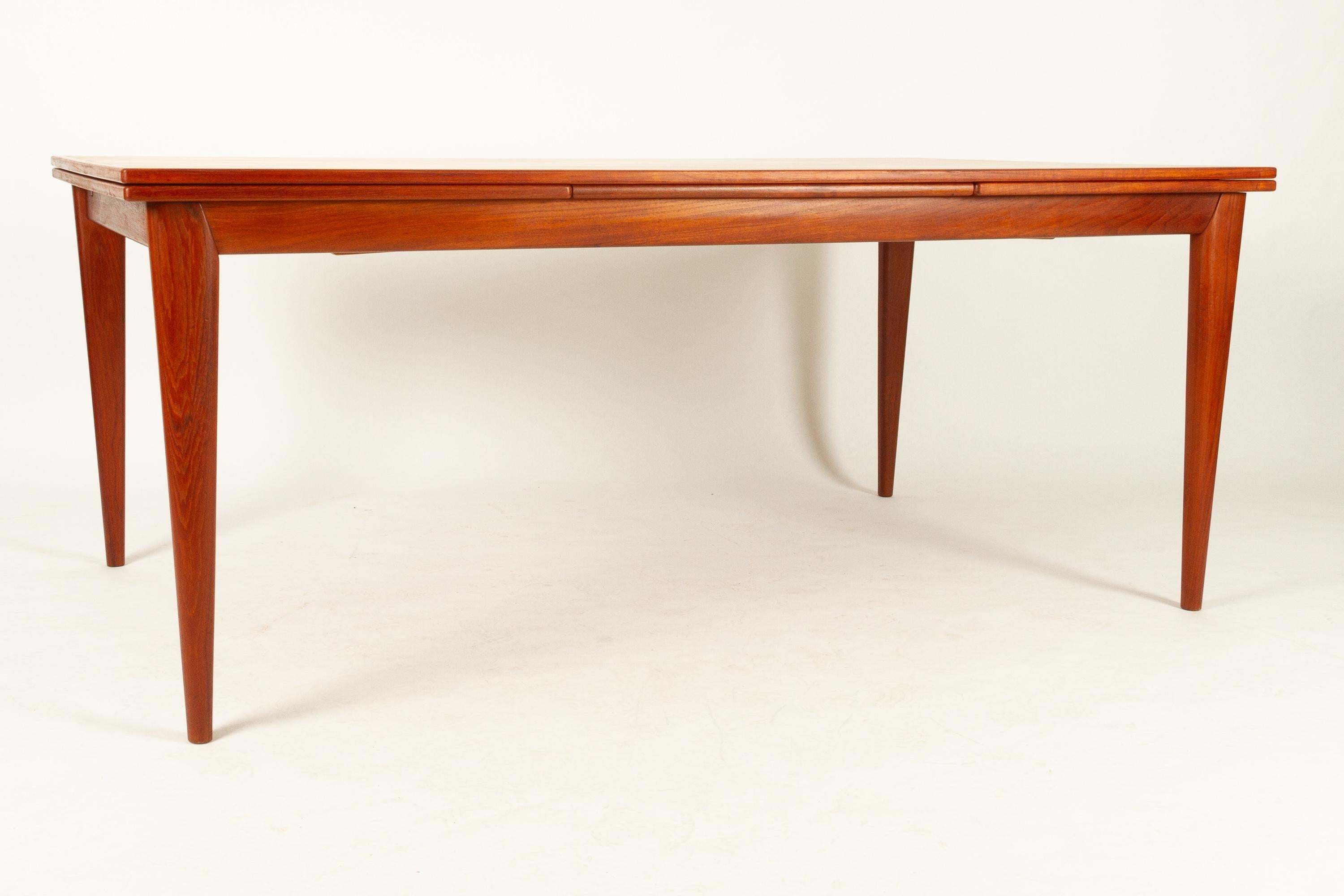 Vintage Danish large teak dining table model 254 by N.O. Møller for J.L. Møllers Møbelfabrik 1960s.
Extra large size extendable teak dining table seats up to 12/14 persons when extended. Extends up to 296 cm / 9'8'' with leaves drawn out. Easy for
