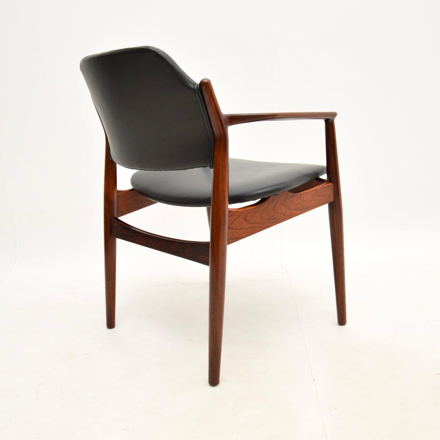 Vintage Danish Leather Armchair by Arne Vodder In Good Condition For Sale In London, GB