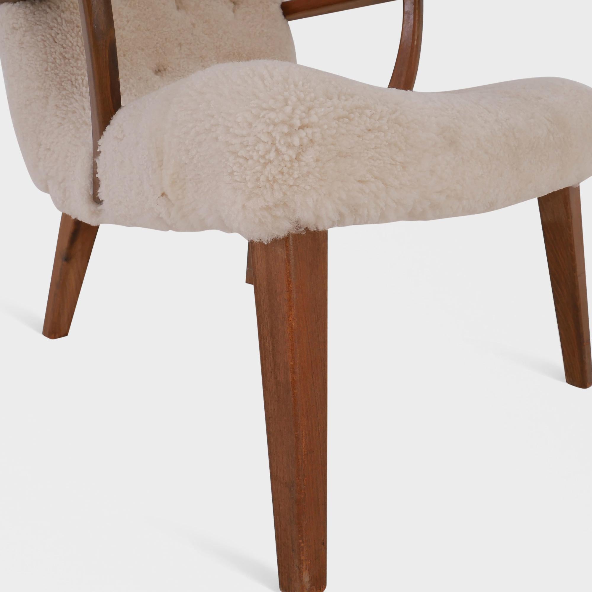 Sedia da salotto danese vintage in stile Arnold Madsen, in pelle di pecora in vendita 4