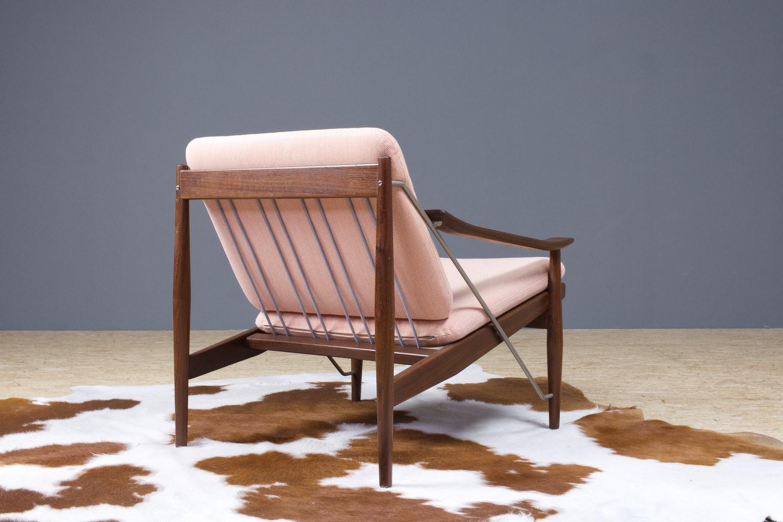 Mid-20th Century Vintage Danish Lounge Chair in Teak, Metal and New Salmon coloured fabric For Sale