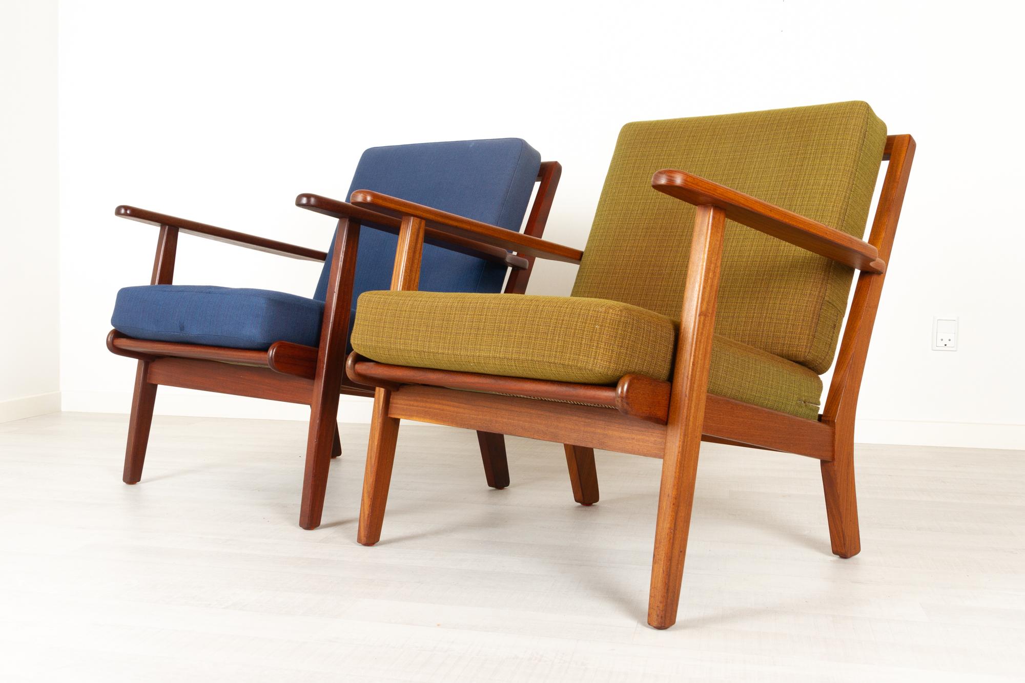 Vintage Danish lounge chairs GE-88 by Aage Pedersen for GETAMA 1960s, set of 2
Pair of Danish modern lounge chairs model GE88 designed by the owner of the GETAMA furniture factory Aage Pedersen. 
These easy chairs are made in solid teak with Epeda