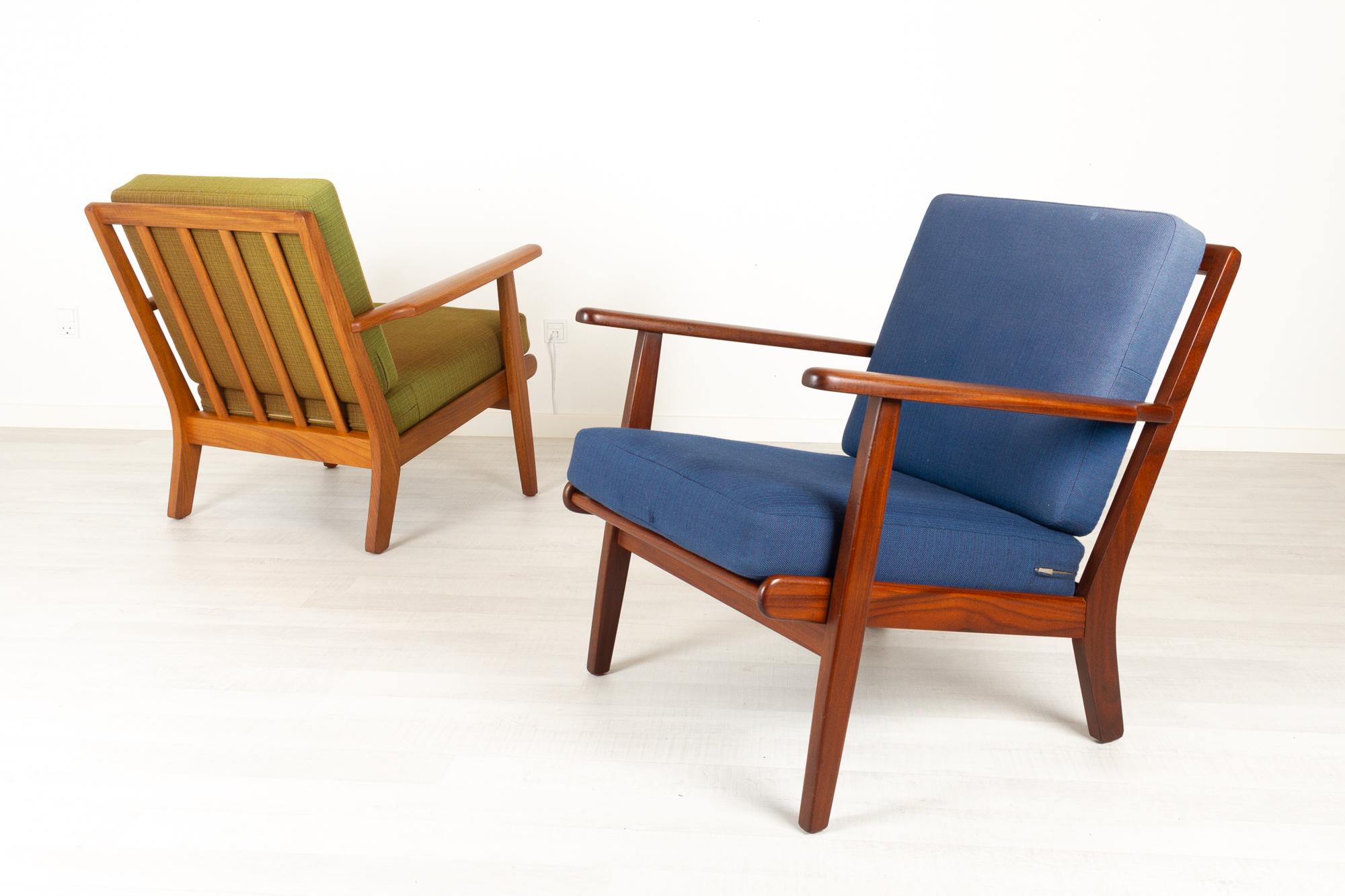 Mid-Century Modern Vintage Danish Lounge Chairs by Aage Pedersen for GETAMA 1960s, Set of 2 For Sale