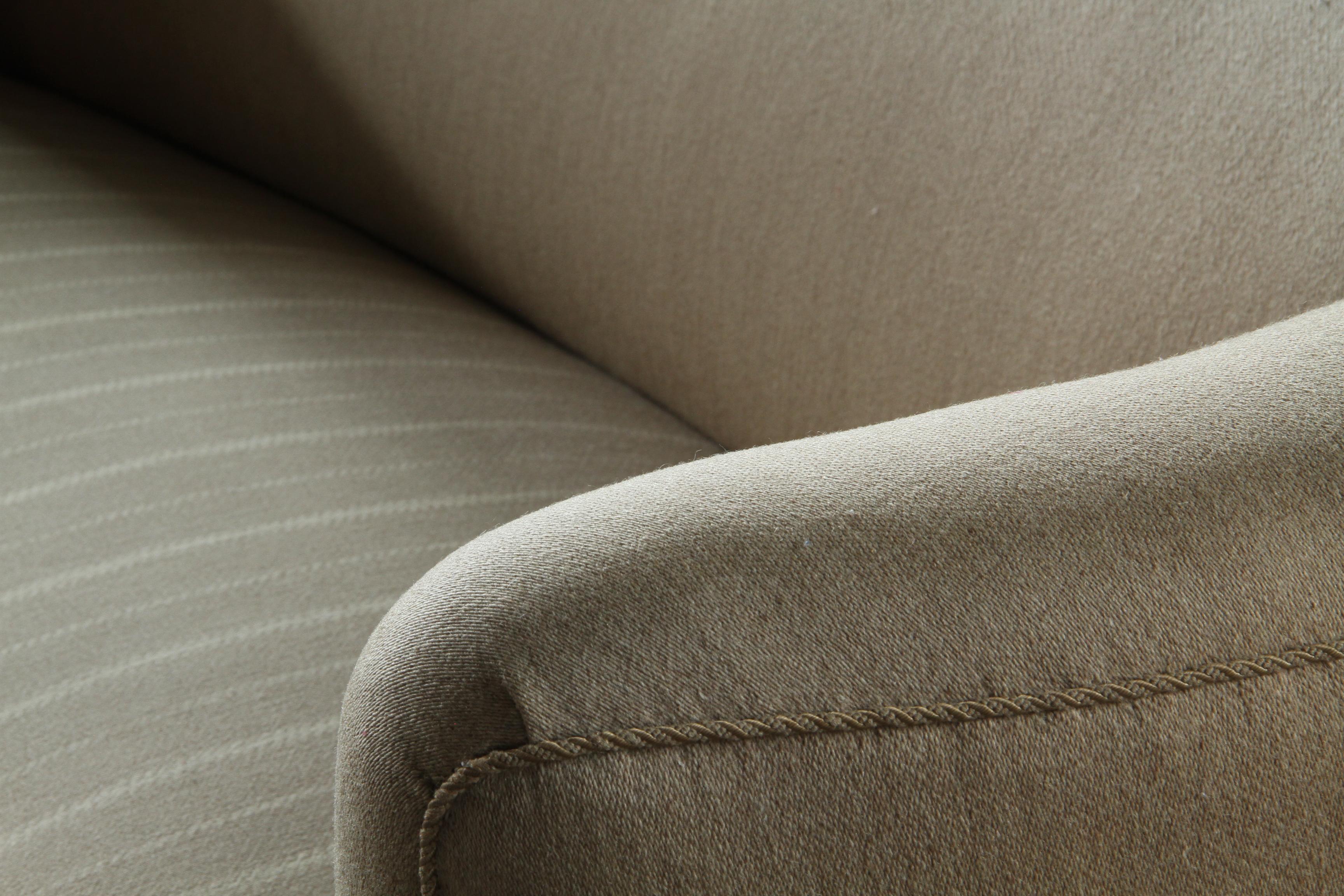 Vintage Danish Loveseat Curved Cabinetmaker Sofa, 1940s en vente 4