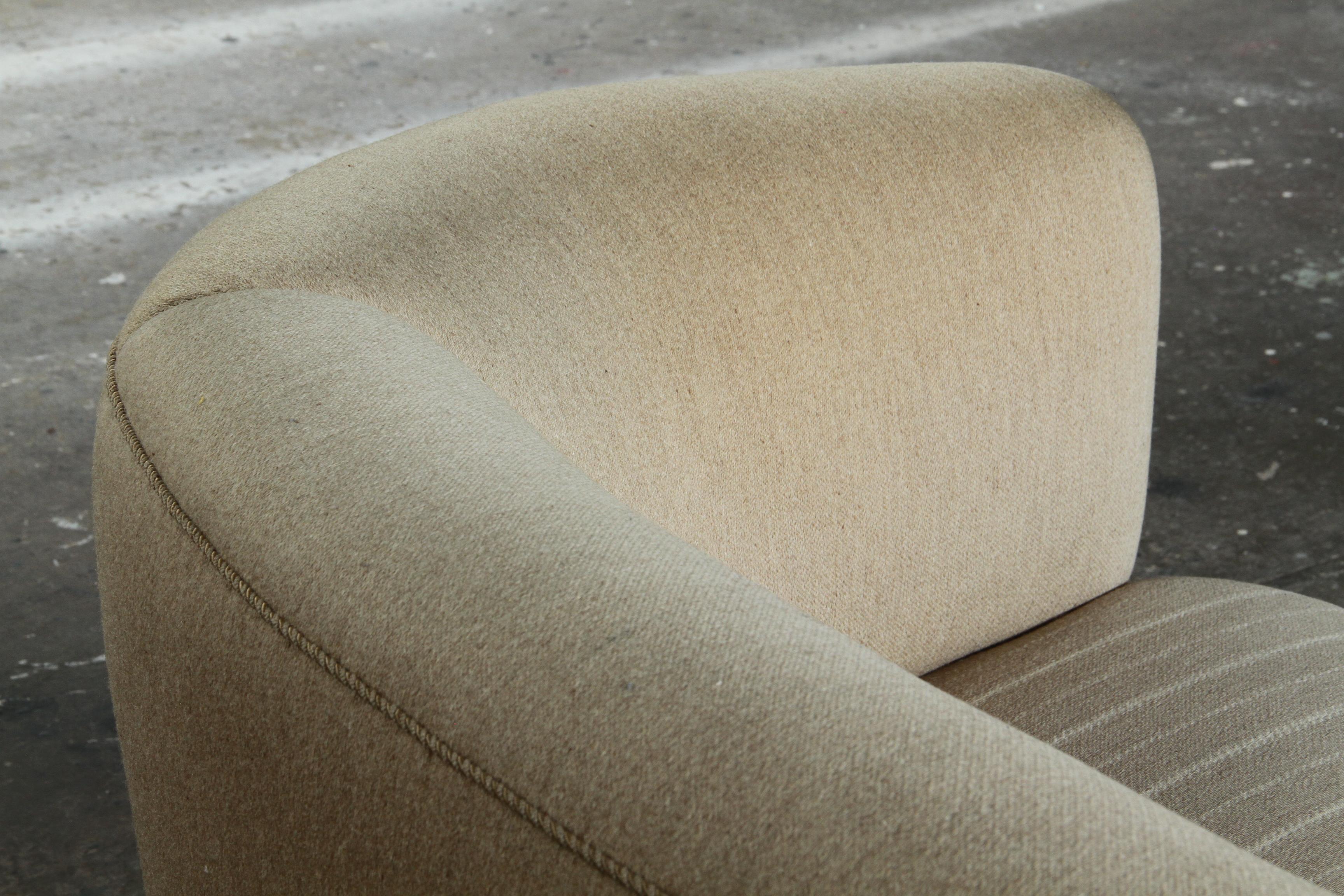 Vintage Danish Loveseat Curved Cabinetmaker Sofa, 1940s en vente 9