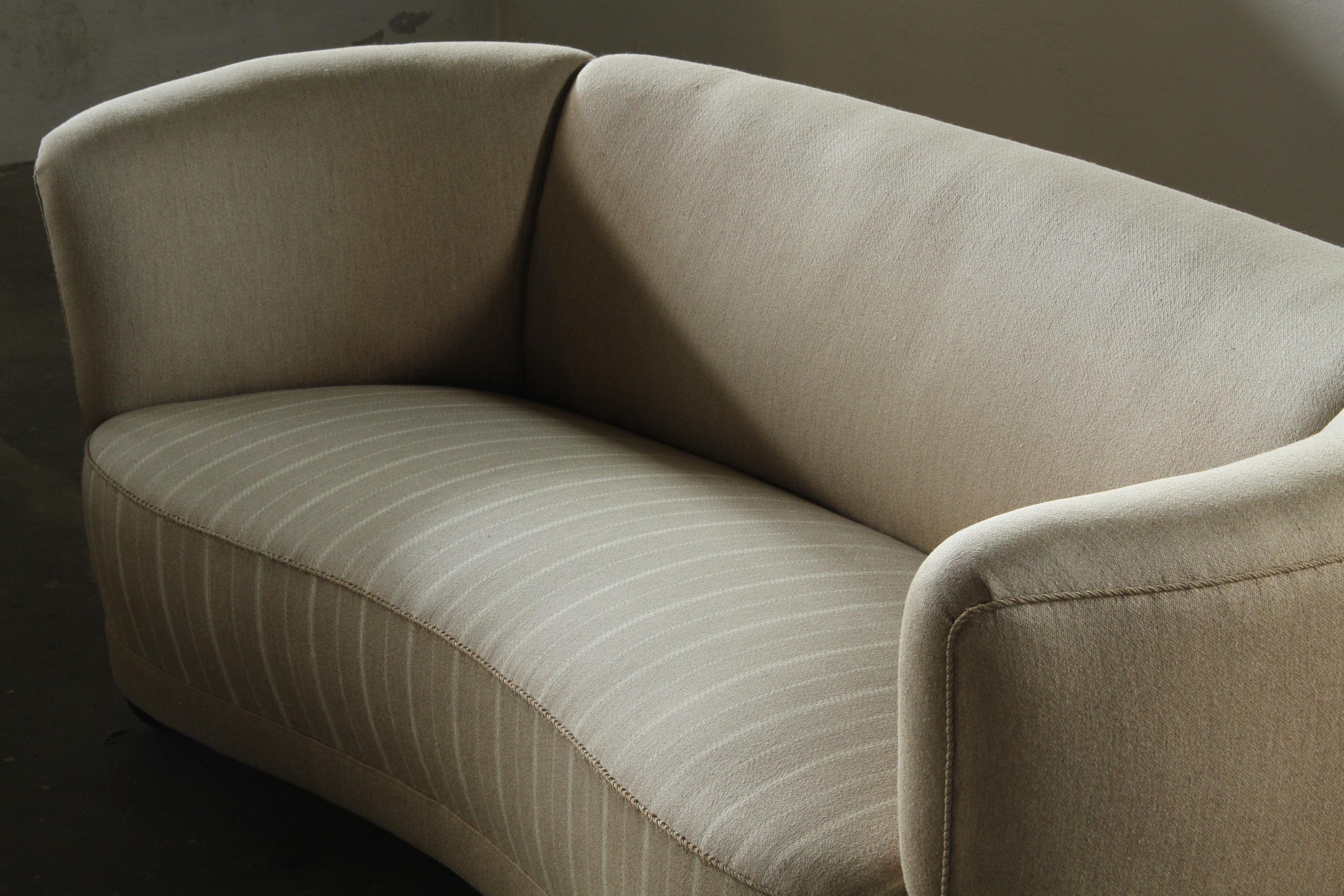 Vintage Danish Loveseat Curved Cabinetmaker Sofa, 1940s en vente 10