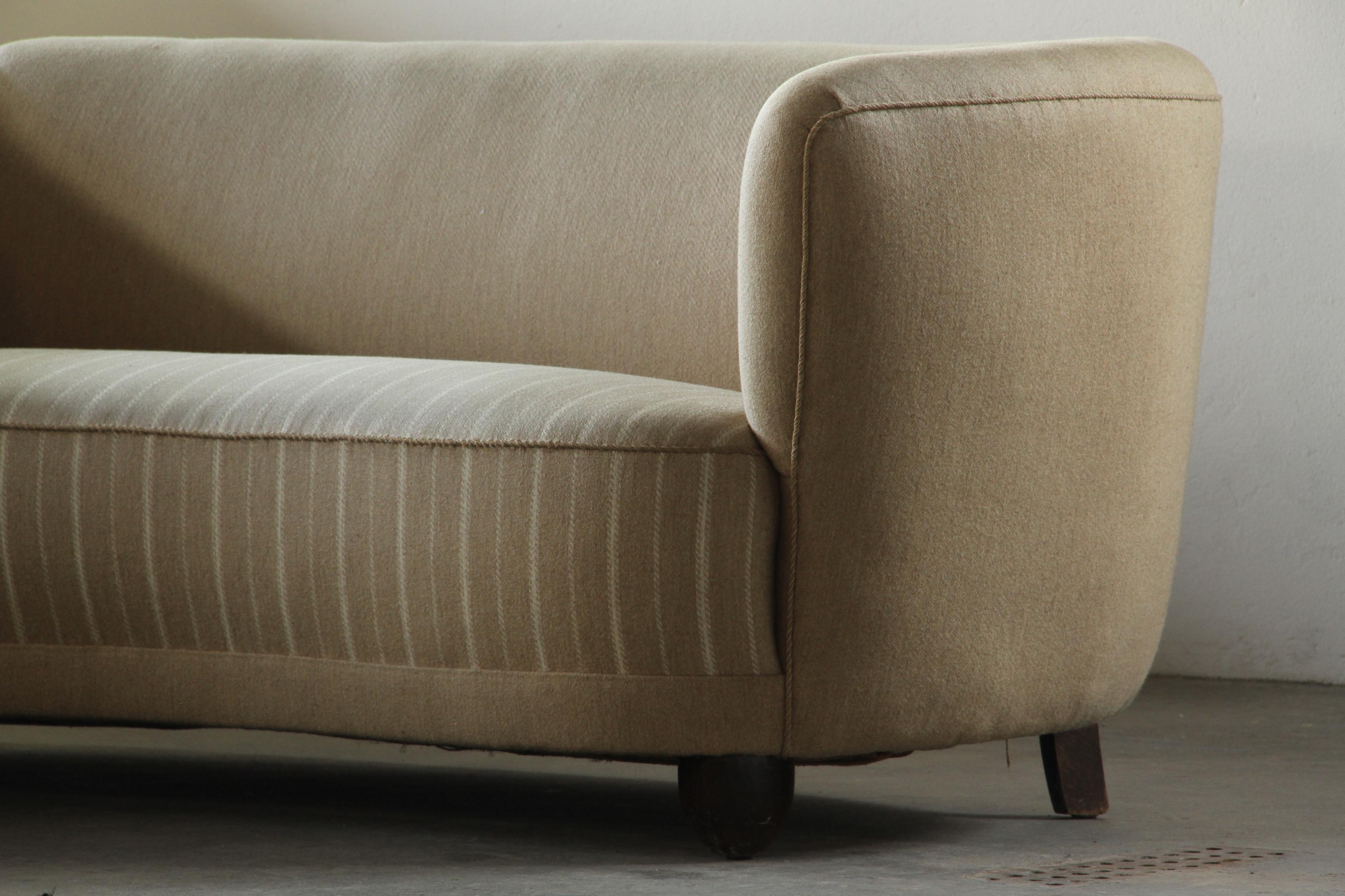 Mid-Century Modern Vintage Danish Loveseat Curved Cabinetmaker Sofa, 1940s en vente