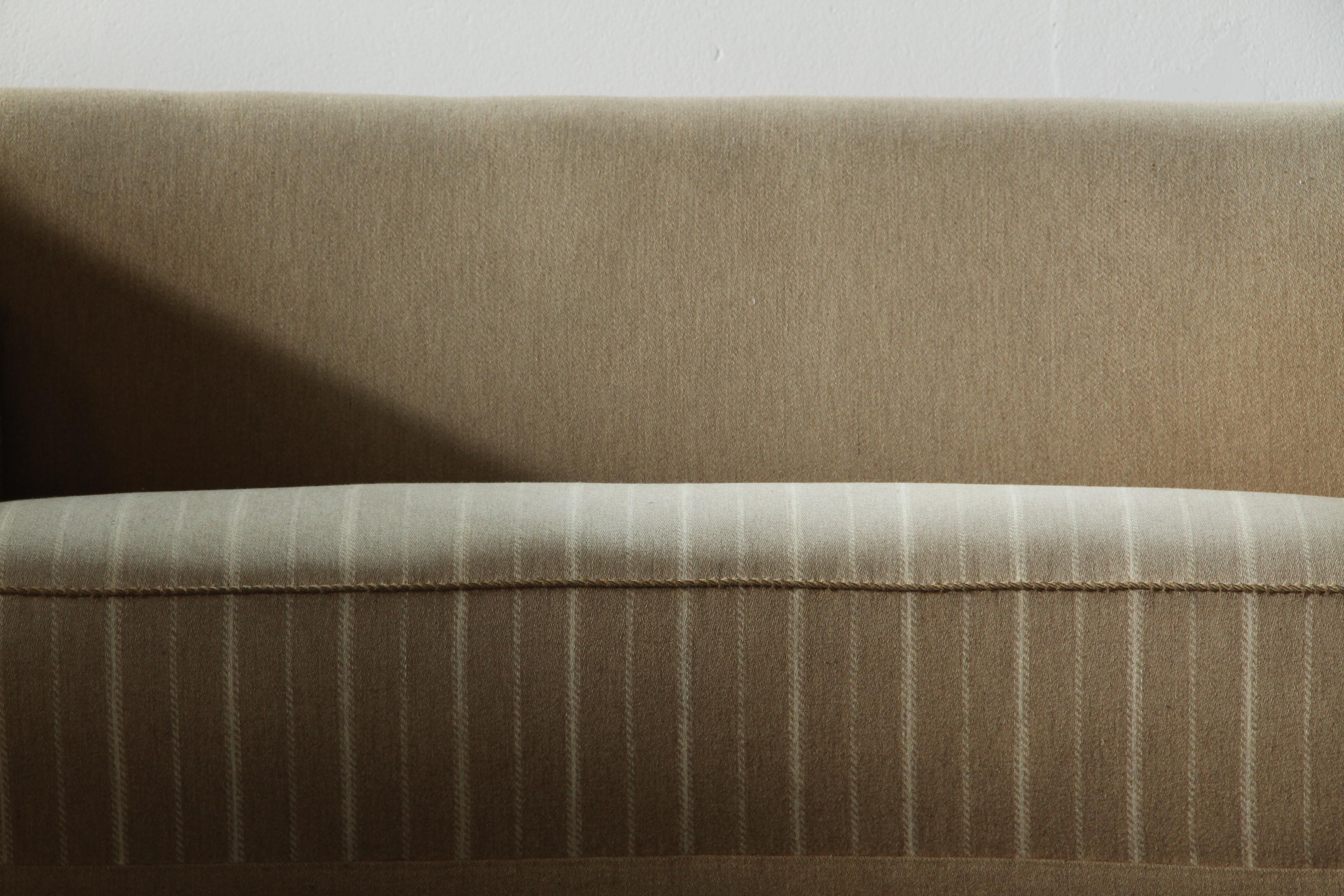 Laine Vintage Danish Loveseat Curved Cabinetmaker Sofa, 1940s en vente